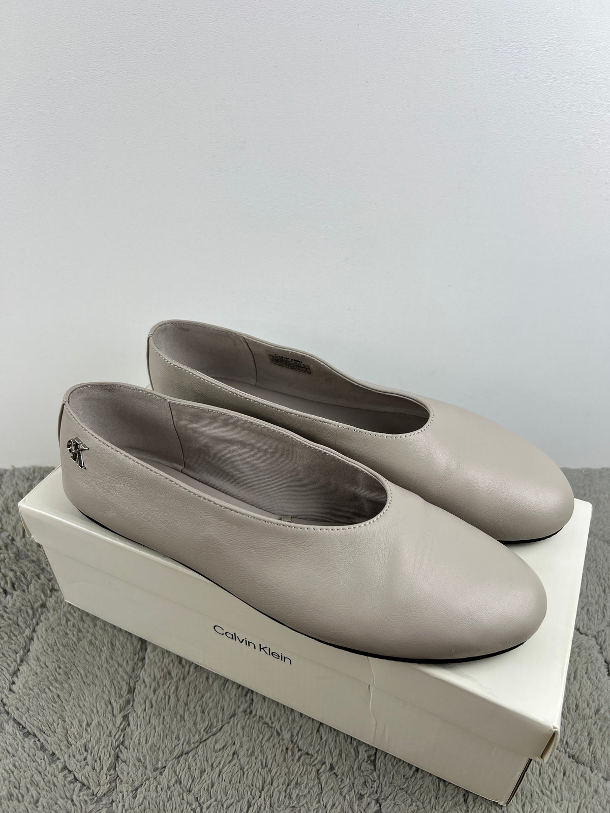 Calvin Klein Round Ballerina Lth Hardware