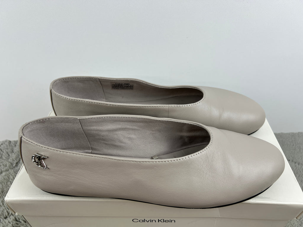 Calvin Klein Round Ballerina Lth Hardware