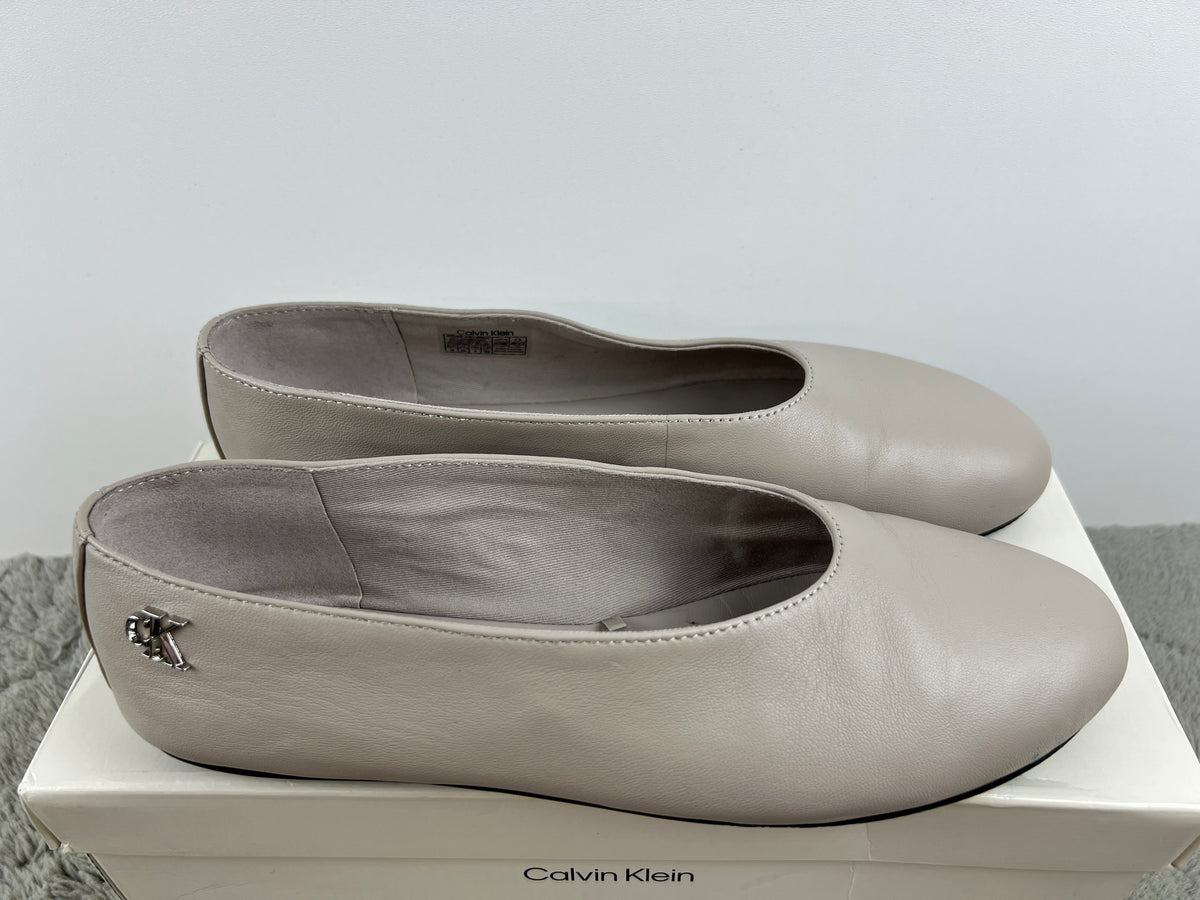 Calvin Klein Round Ballerina Lth Hardware