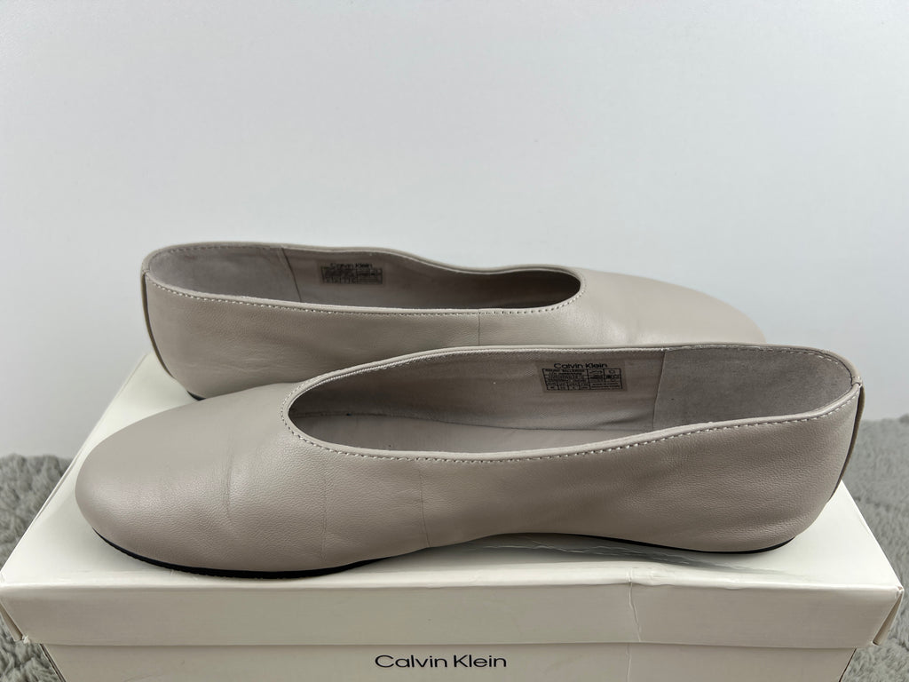 Calvin Klein Round Ballerina Lth Hardware