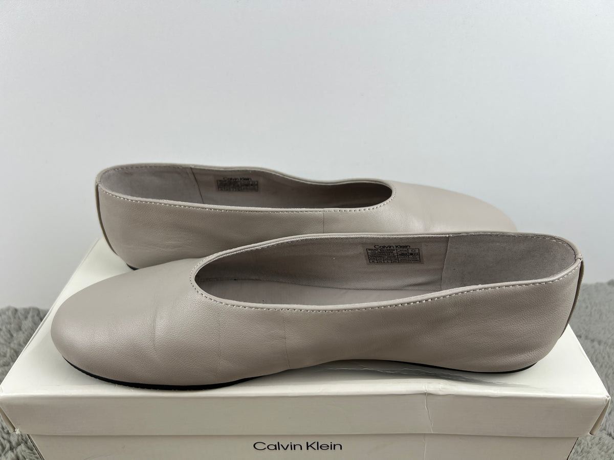 Calvin Klein Round Ballerina Lth Hardware