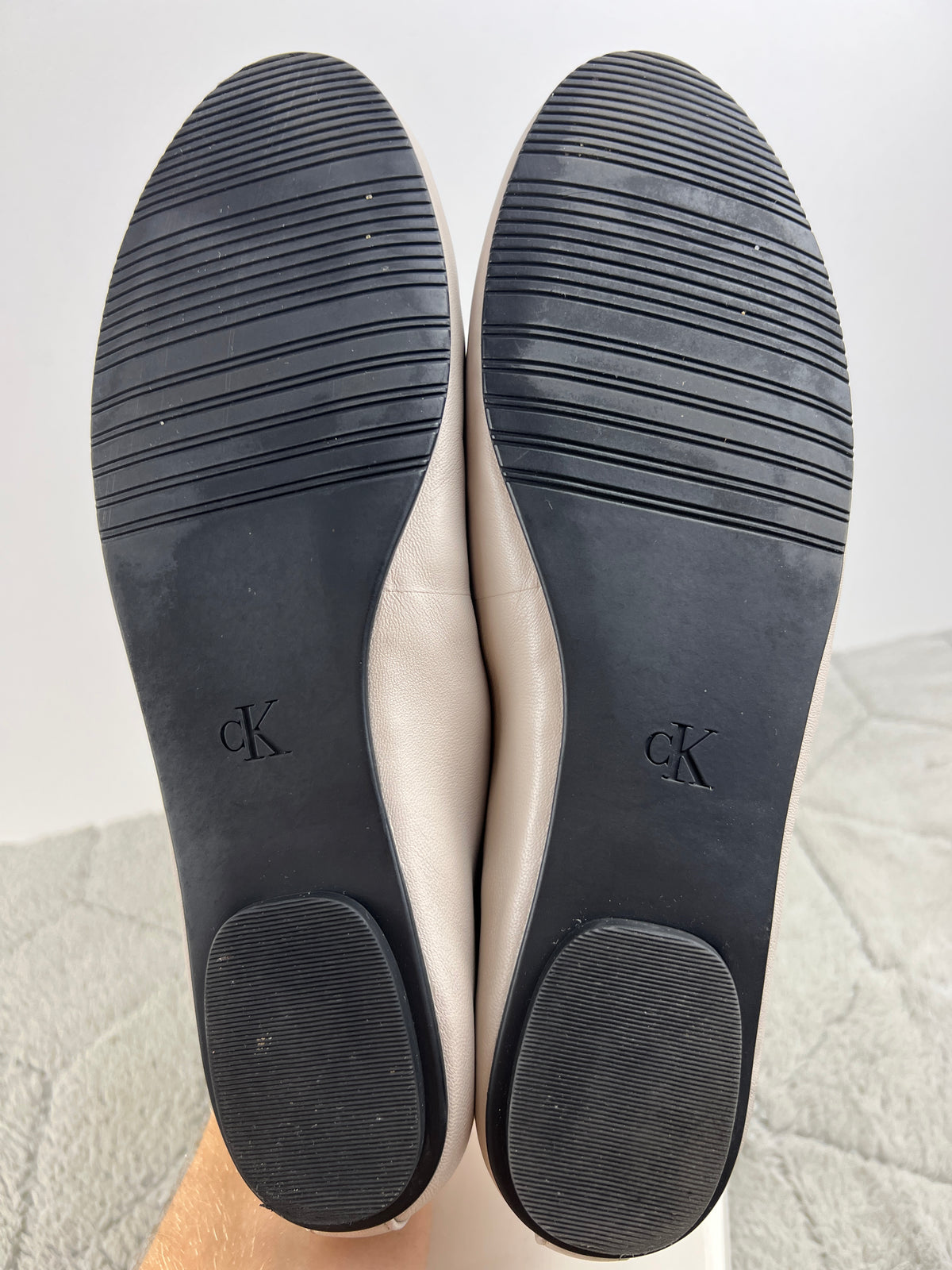 Calvin Klein Round Ballerina Lth Hardware