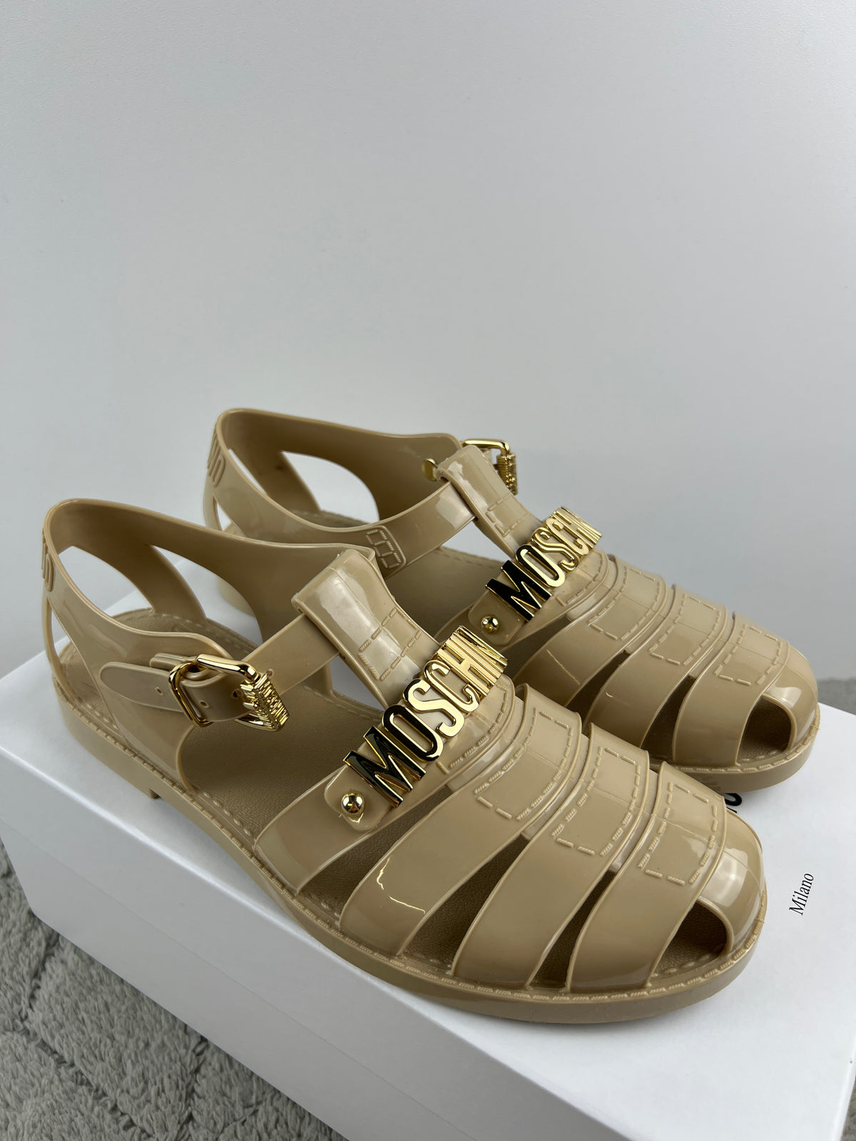 Moschino San Lou Jelly 15