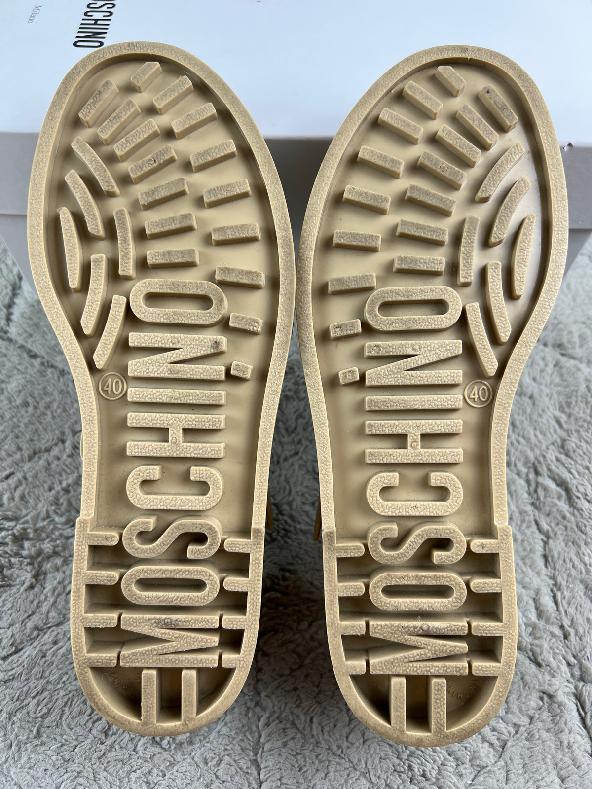Moschino San Lou Jelly 15