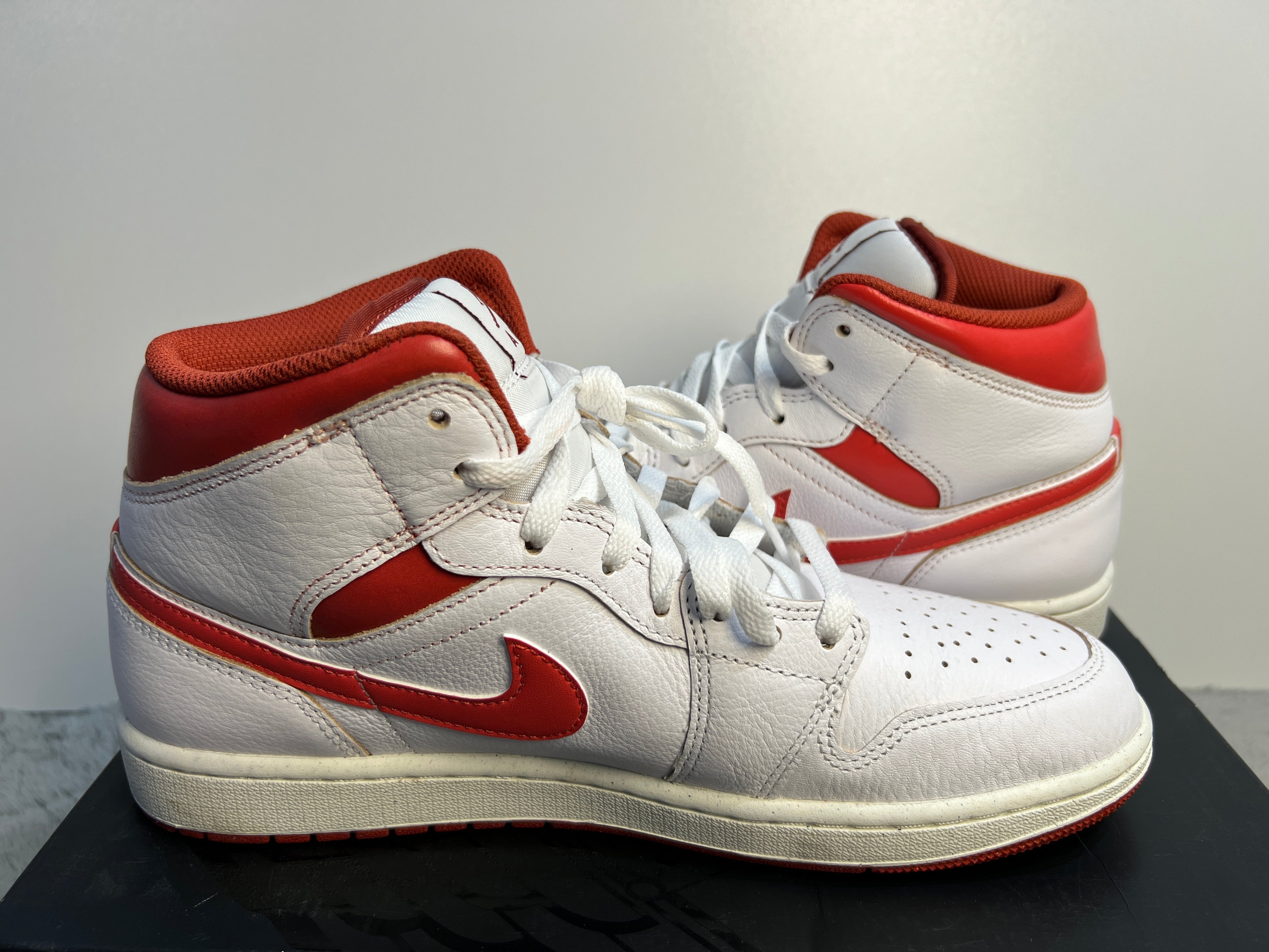 NIKE AIR JORDAN 1 MID "DUNE RED"
