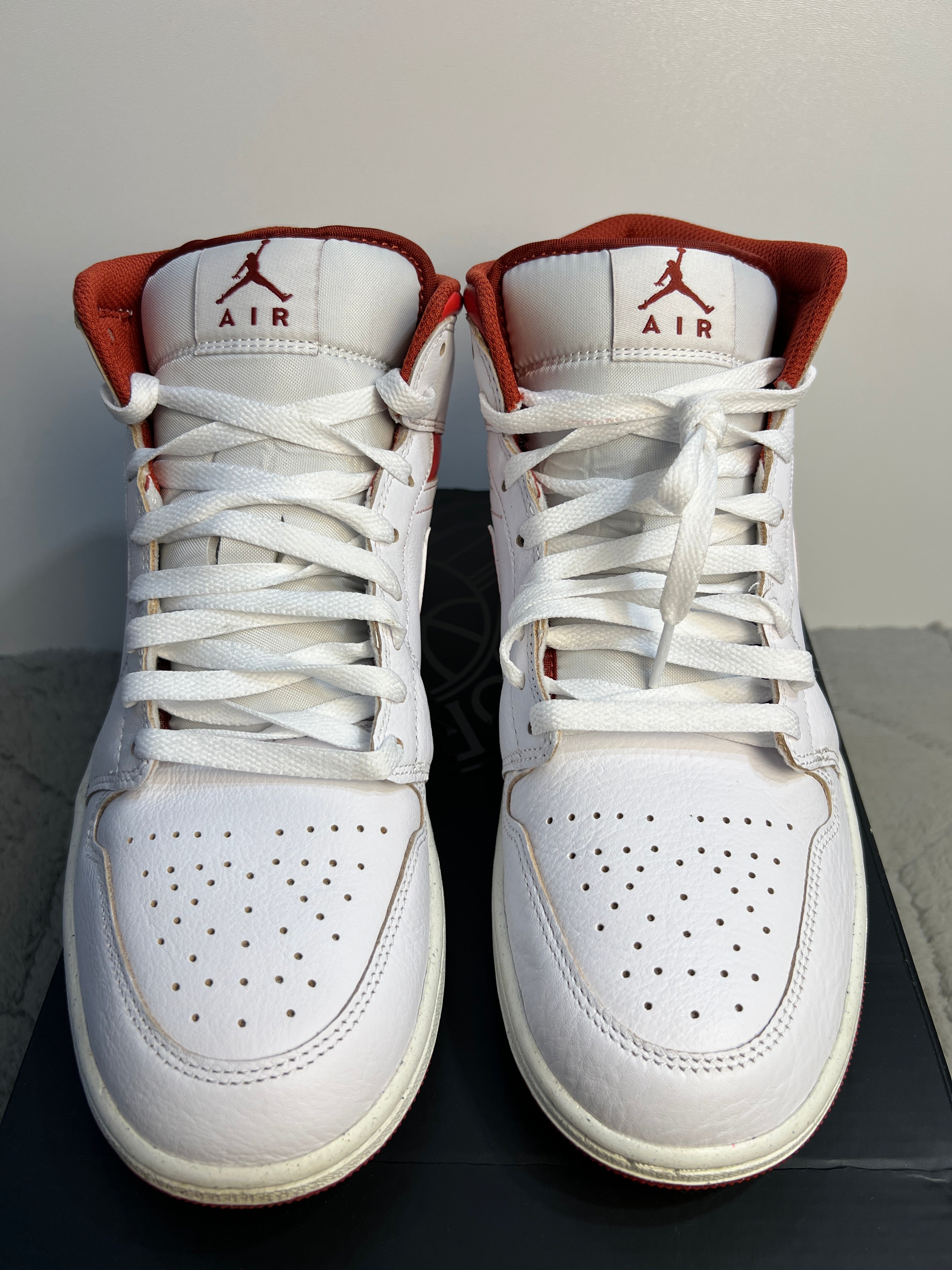 NIKE AIR JORDAN 1 MID "DUNE RED"