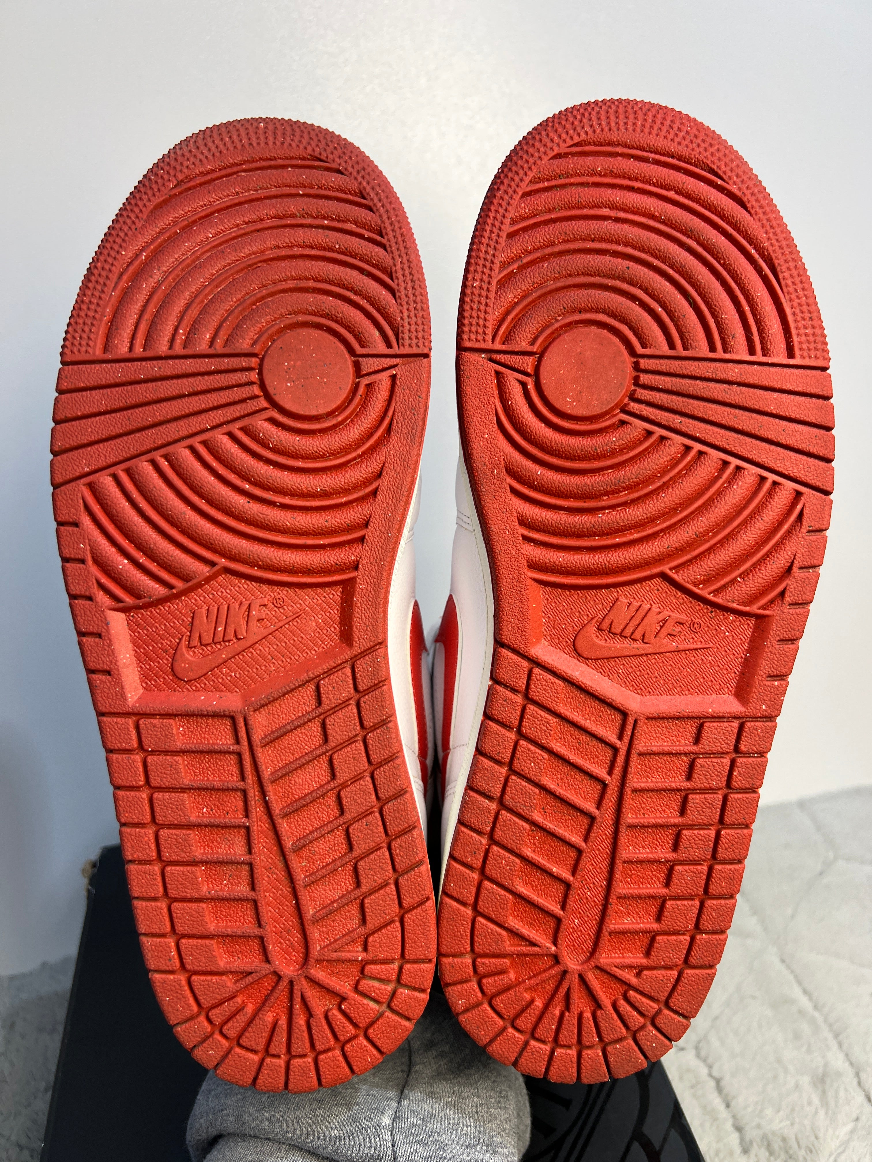 NIKE AIR JORDAN 1 MID "DUNE RED"
