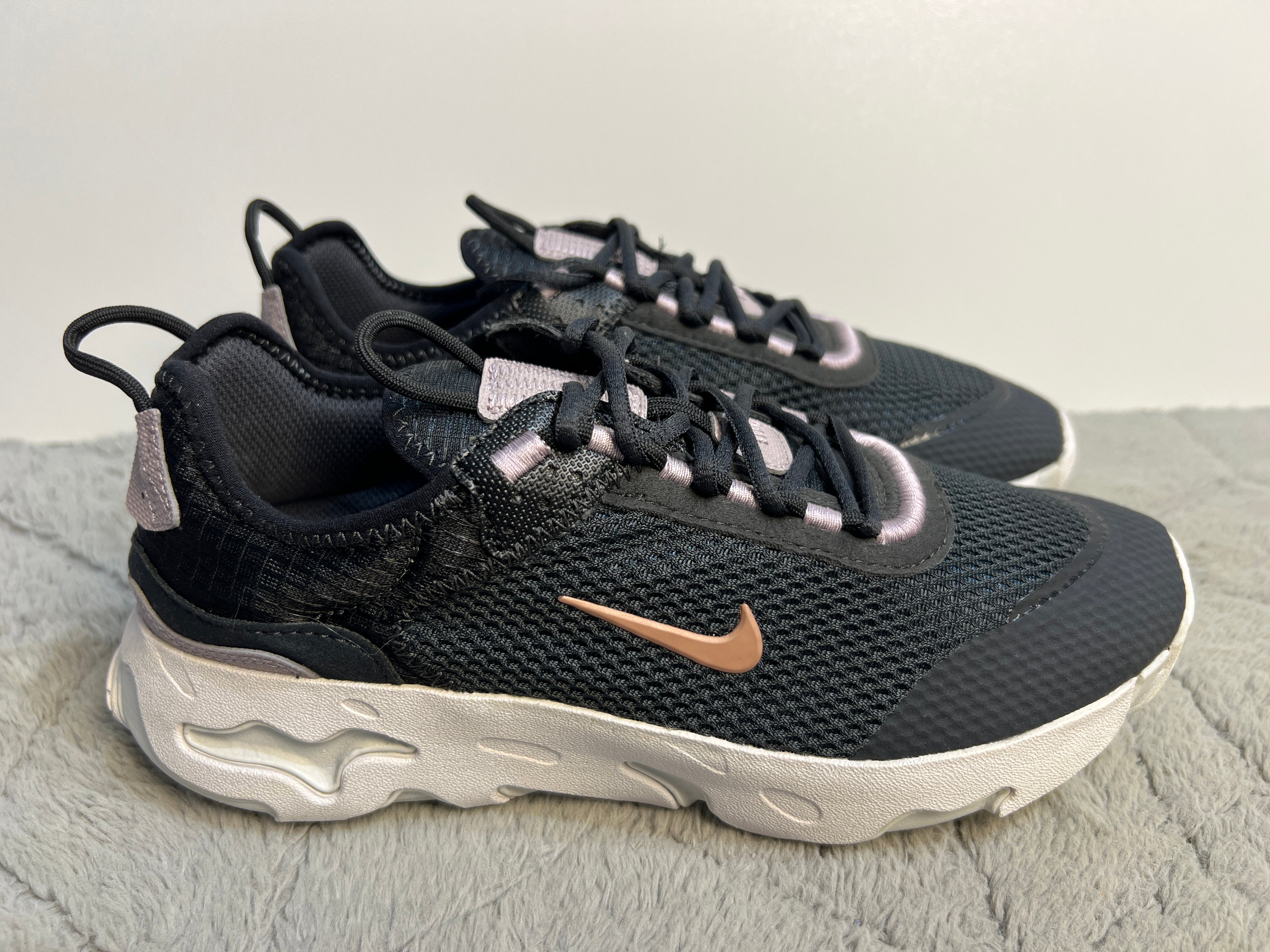 NIKE REACT LIVE