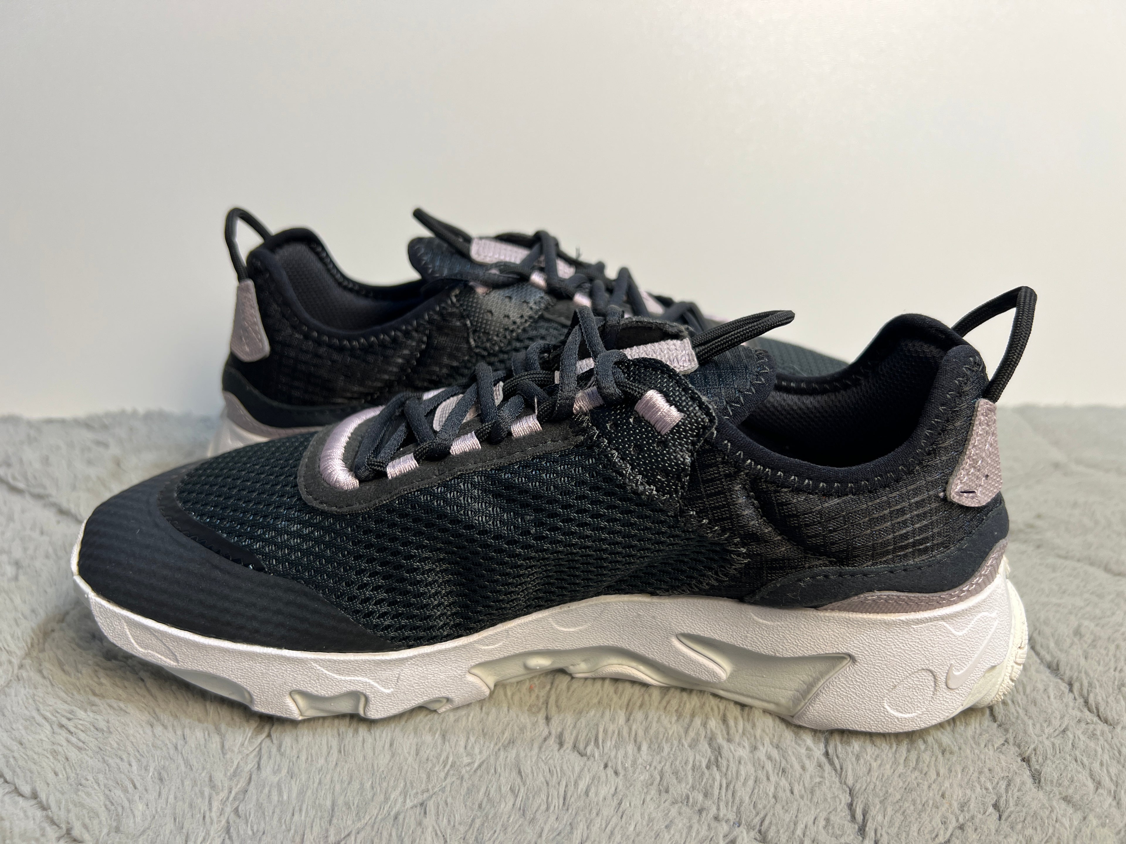 NIKE REACT LIVE