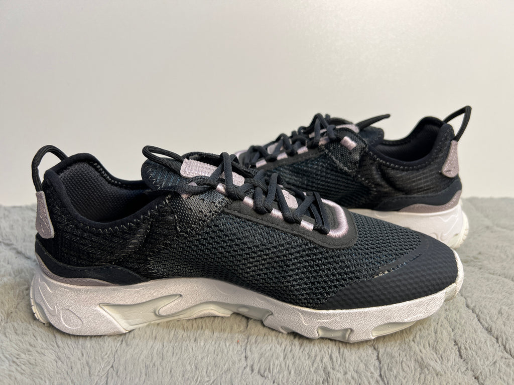 NIKE REACT LIVE