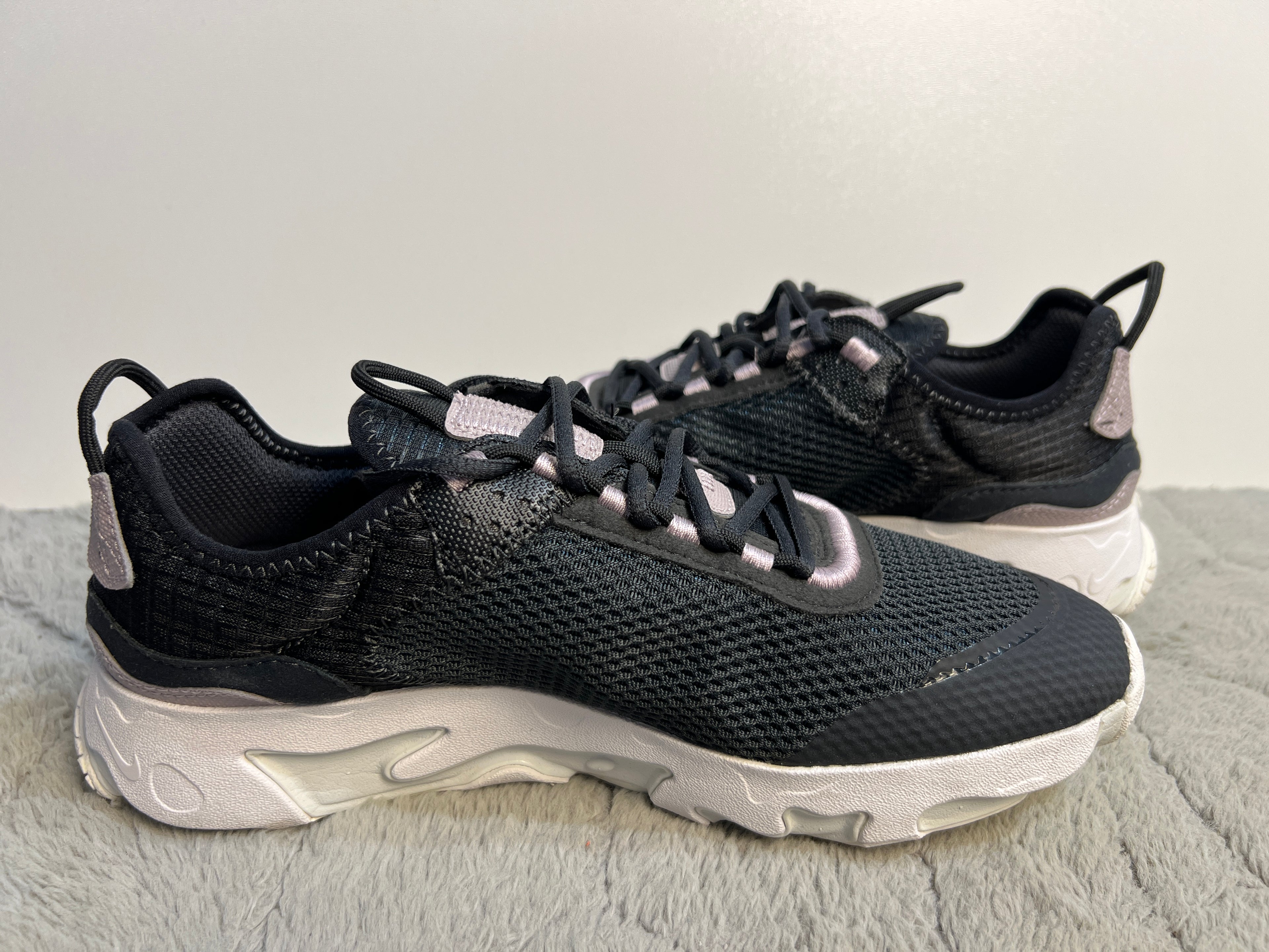 NIKE REACT LIVE