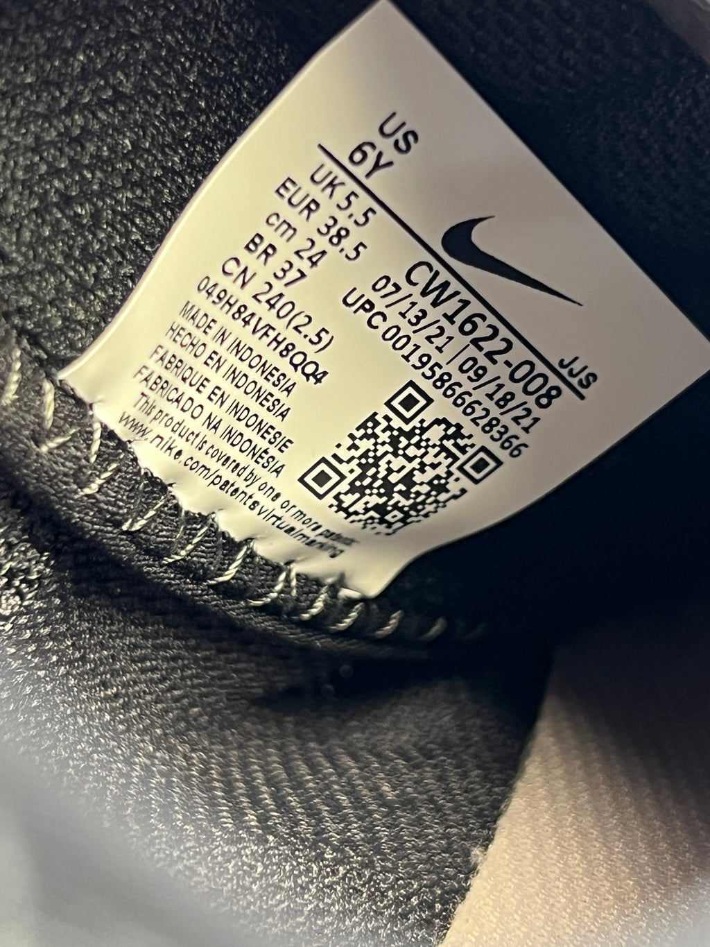 NIKE REACT LIVE