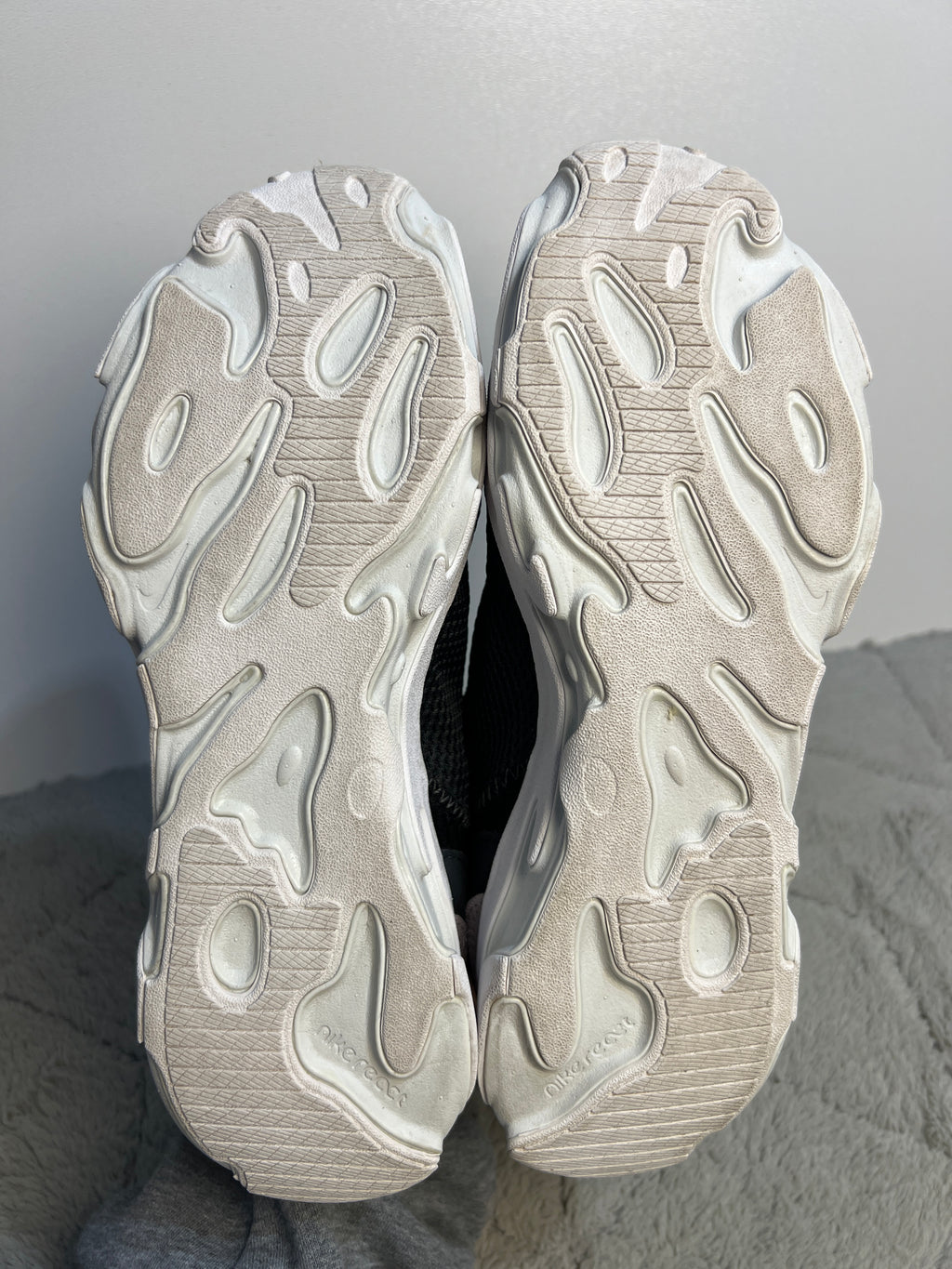 NIKE REACT LIVE