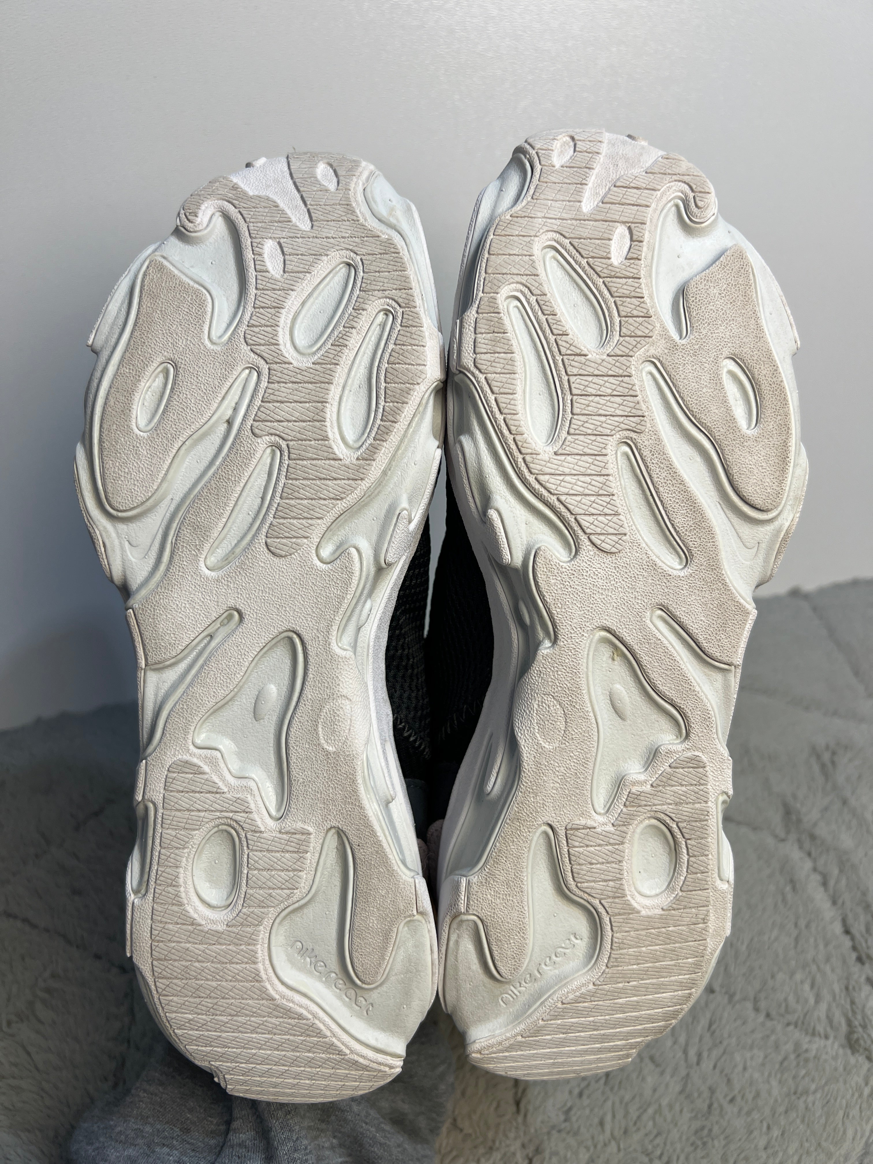 NIKE REACT LIVE