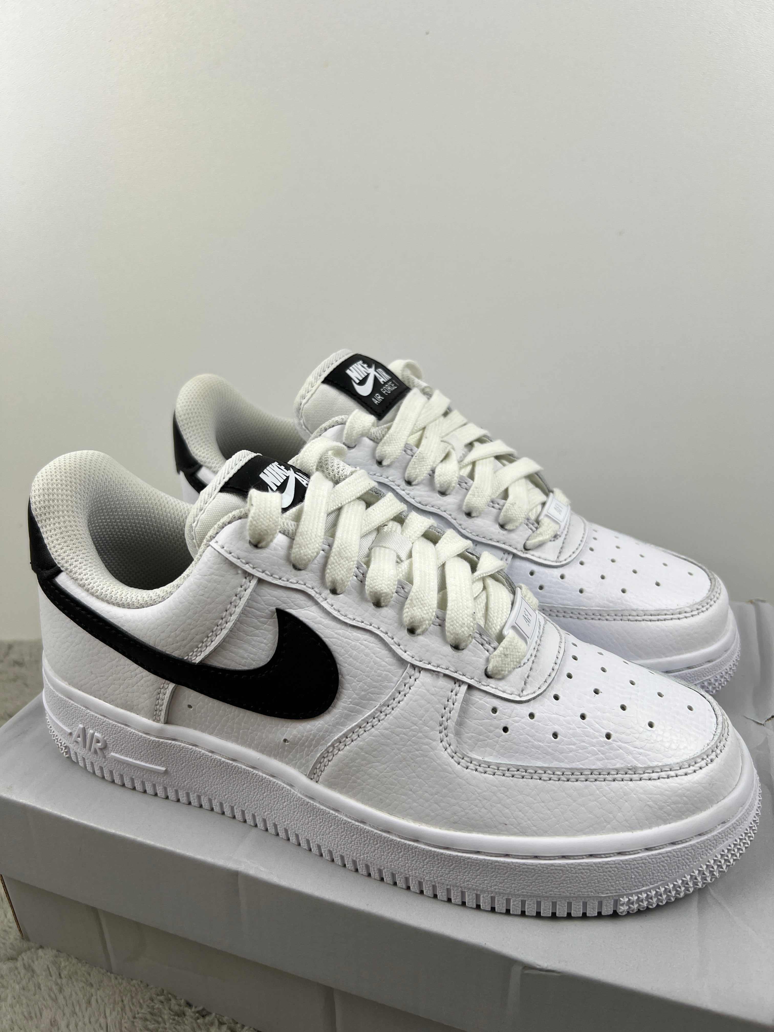NIKE AIR FORCE 1