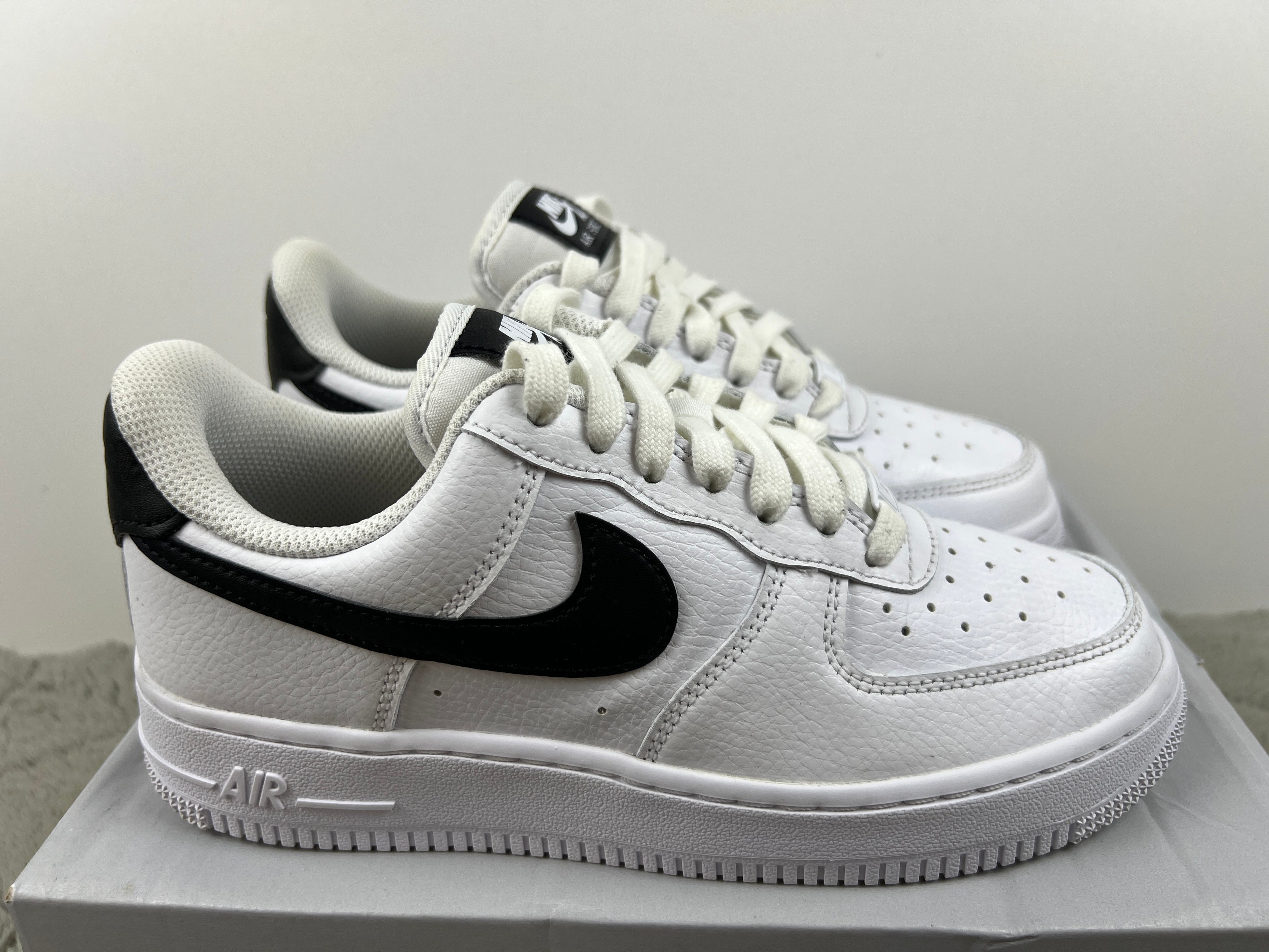 NIKE AIR FORCE 1