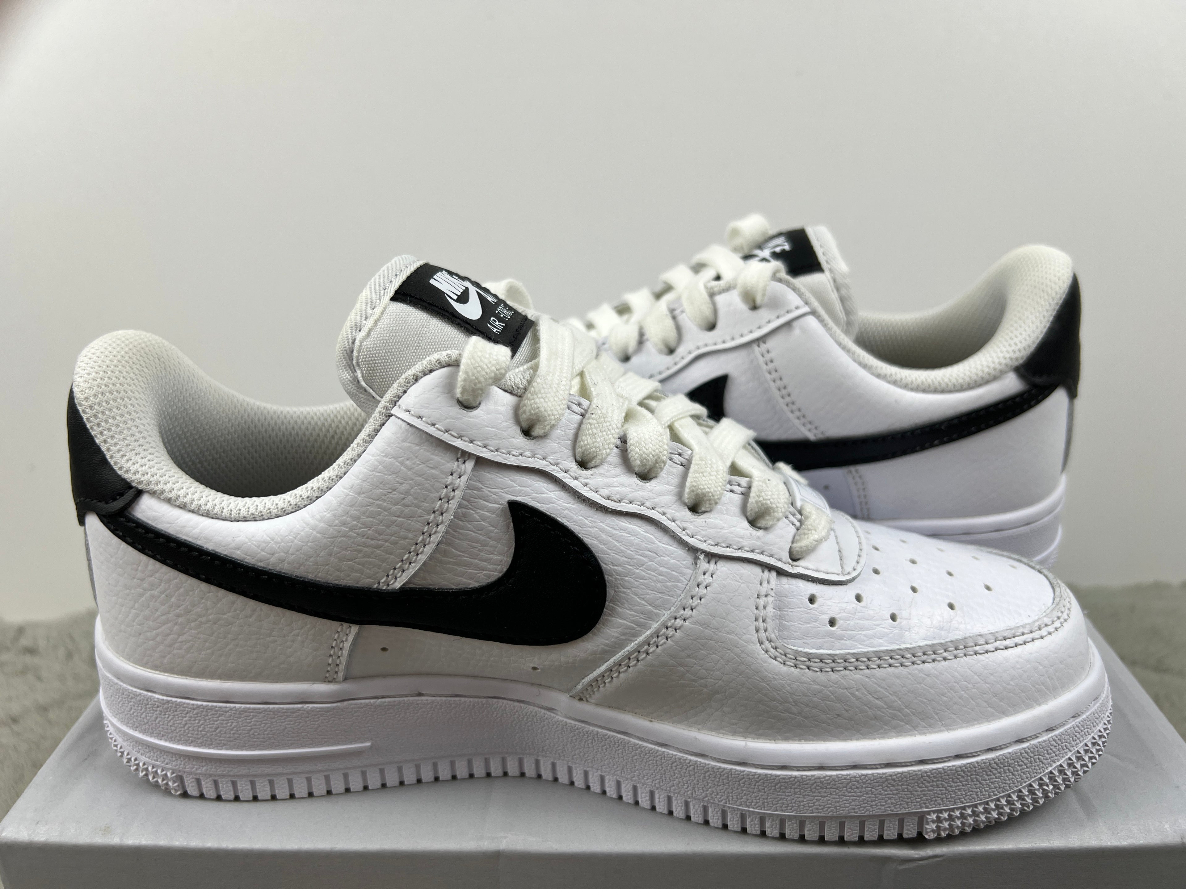 NIKE AIR FORCE 1