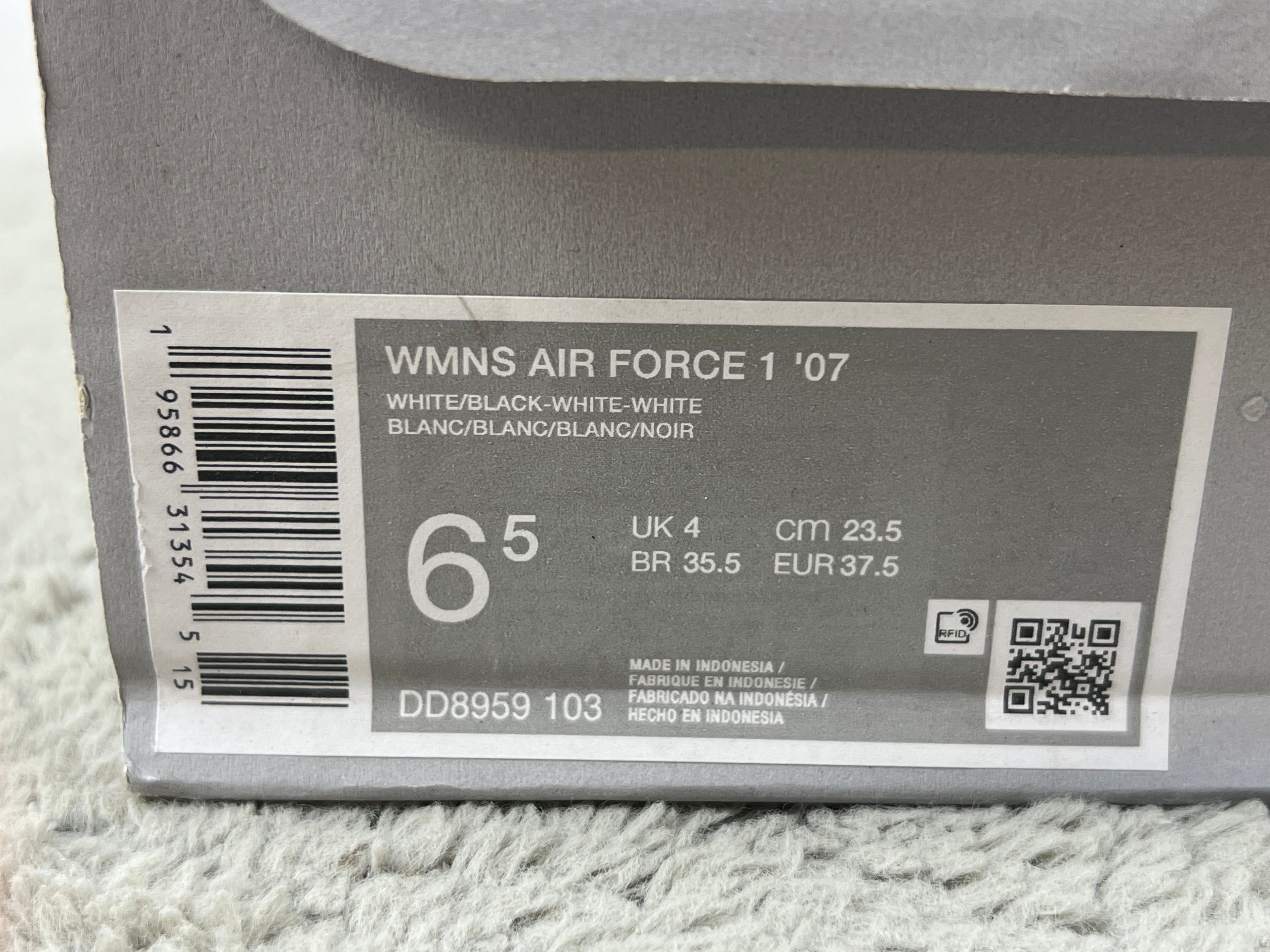 NIKE AIR FORCE 1