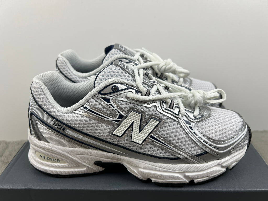 NEW BALANCE U740WN2