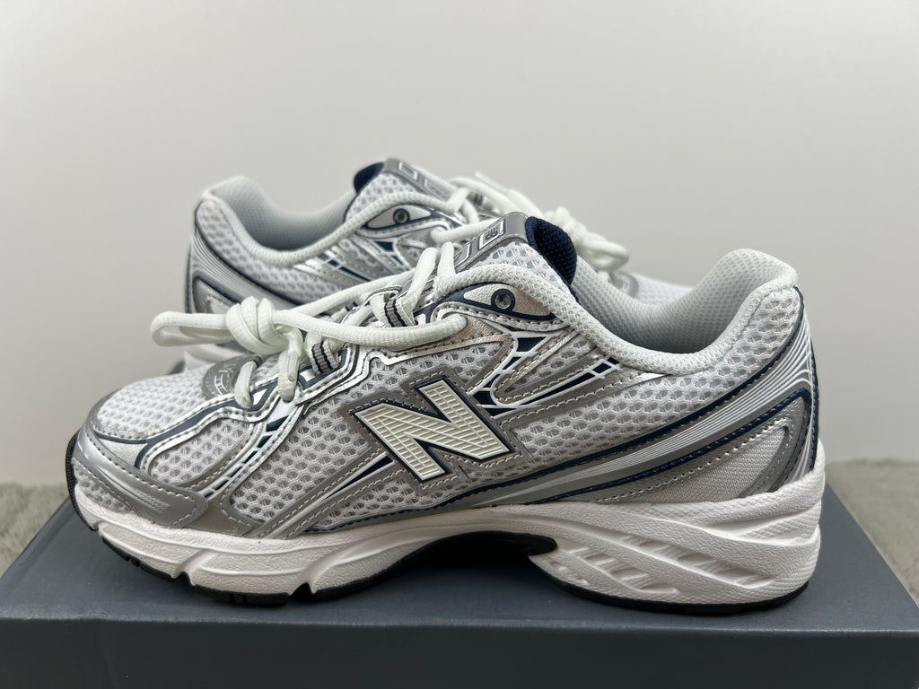 NEW BALANCE U740WN2