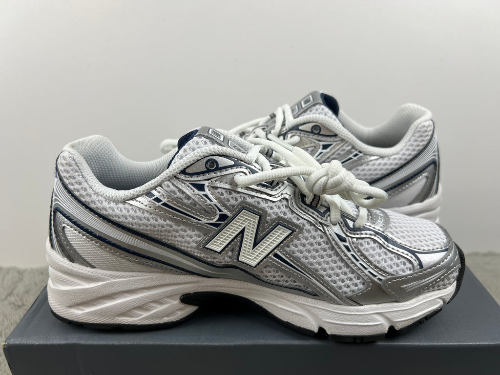 NEW BALANCE U740WN2