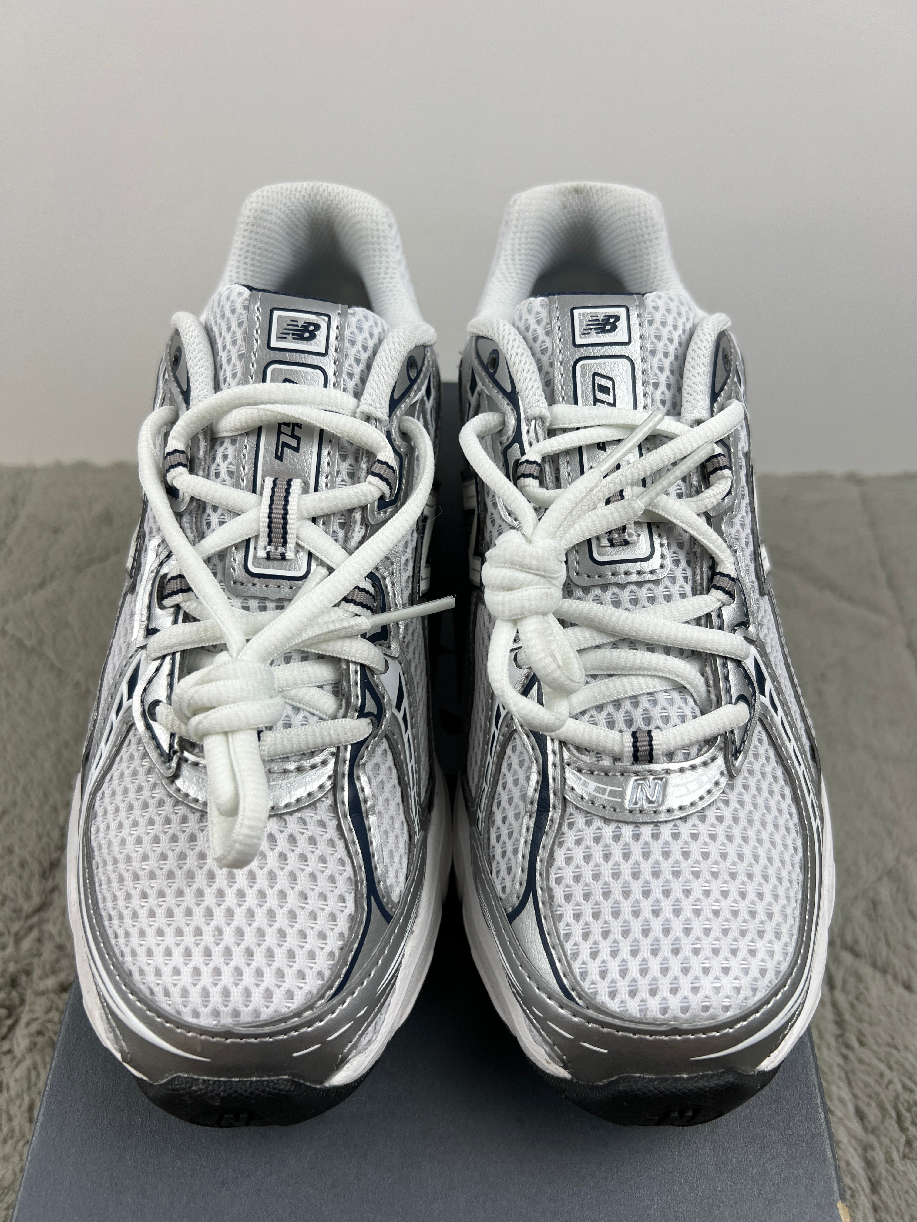 NEW BALANCE U740WN2