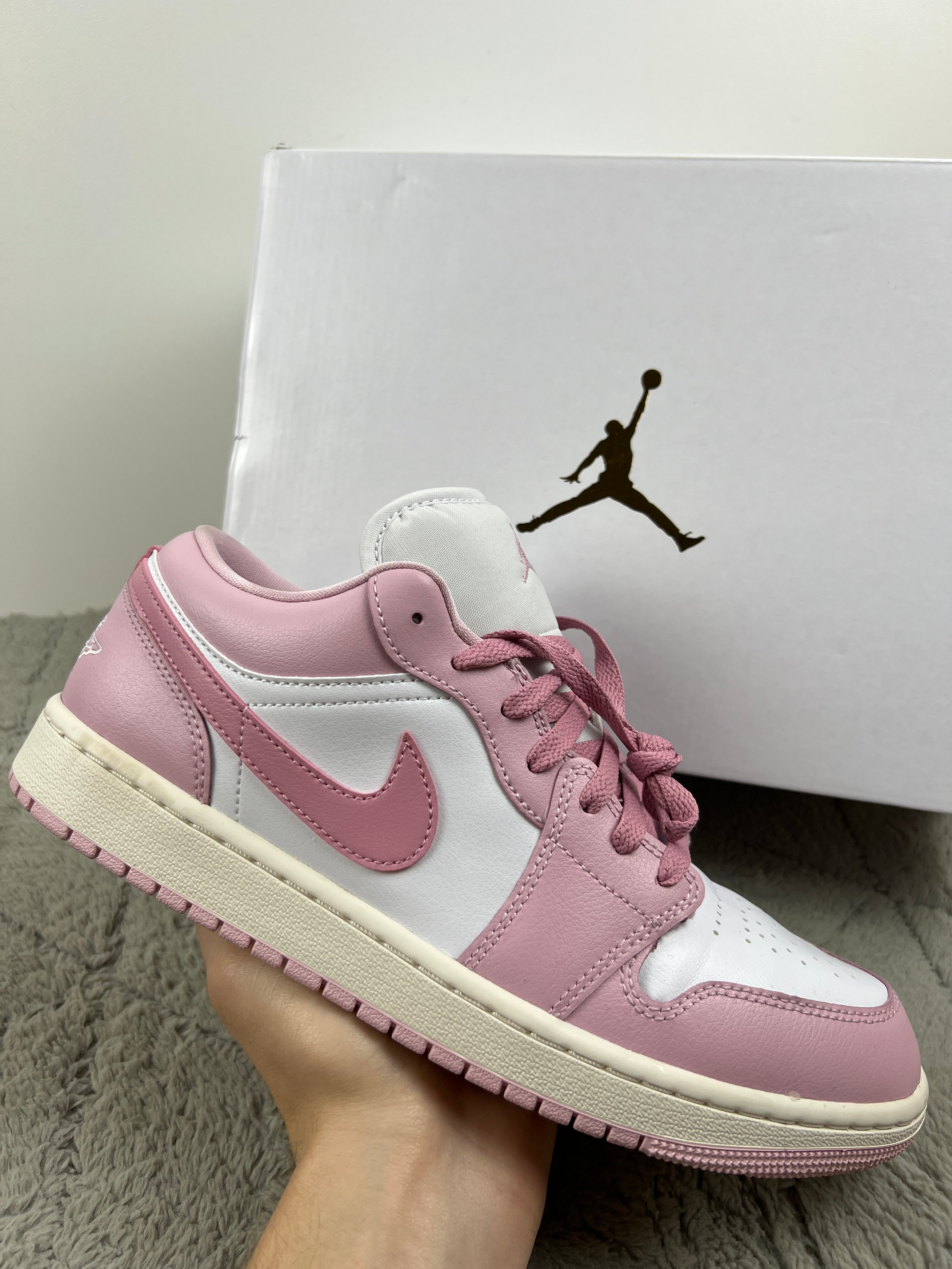 NIKE AIR JORDAN 1 LOW