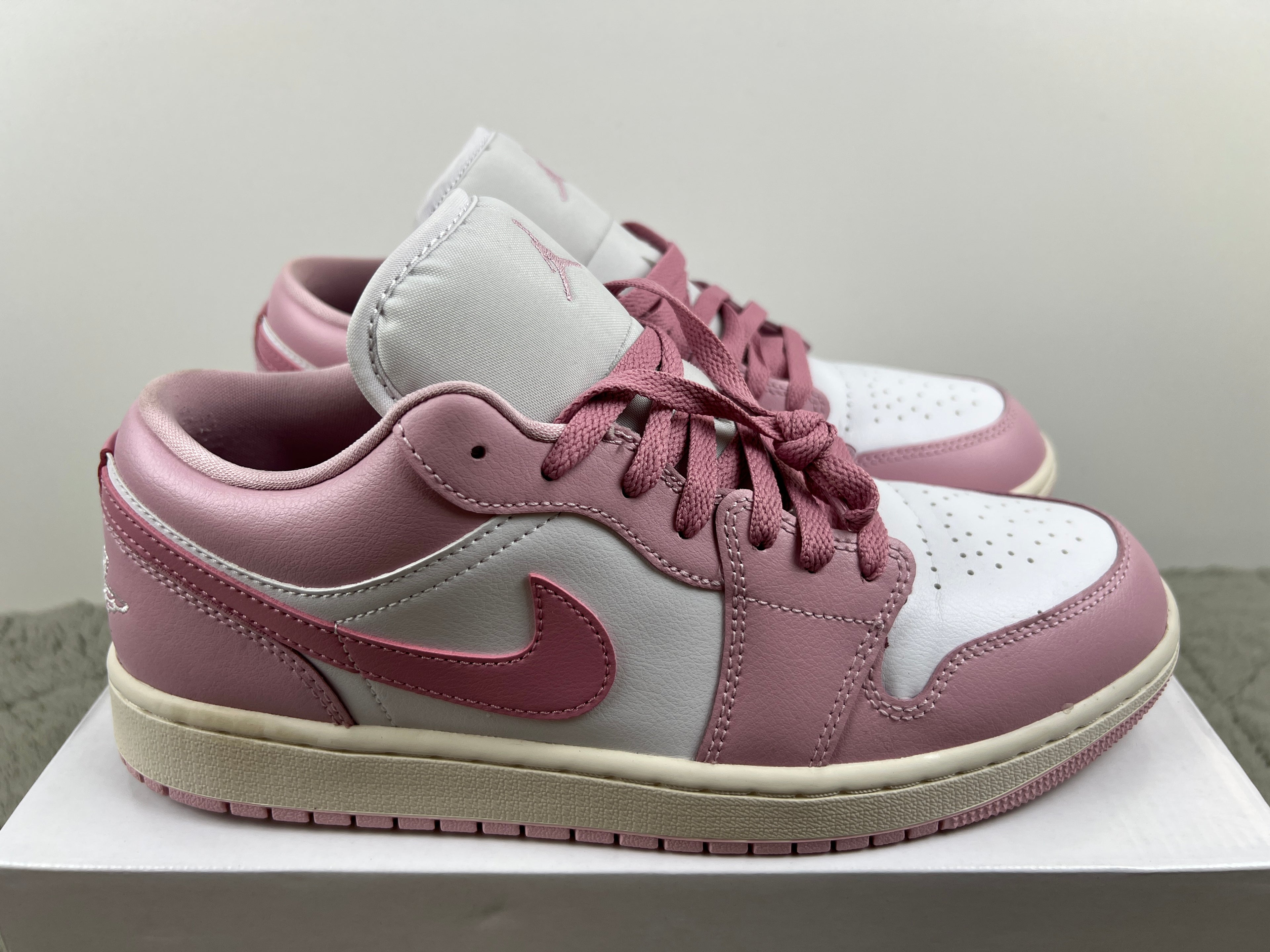 NIKE AIR JORDAN 1 LOW