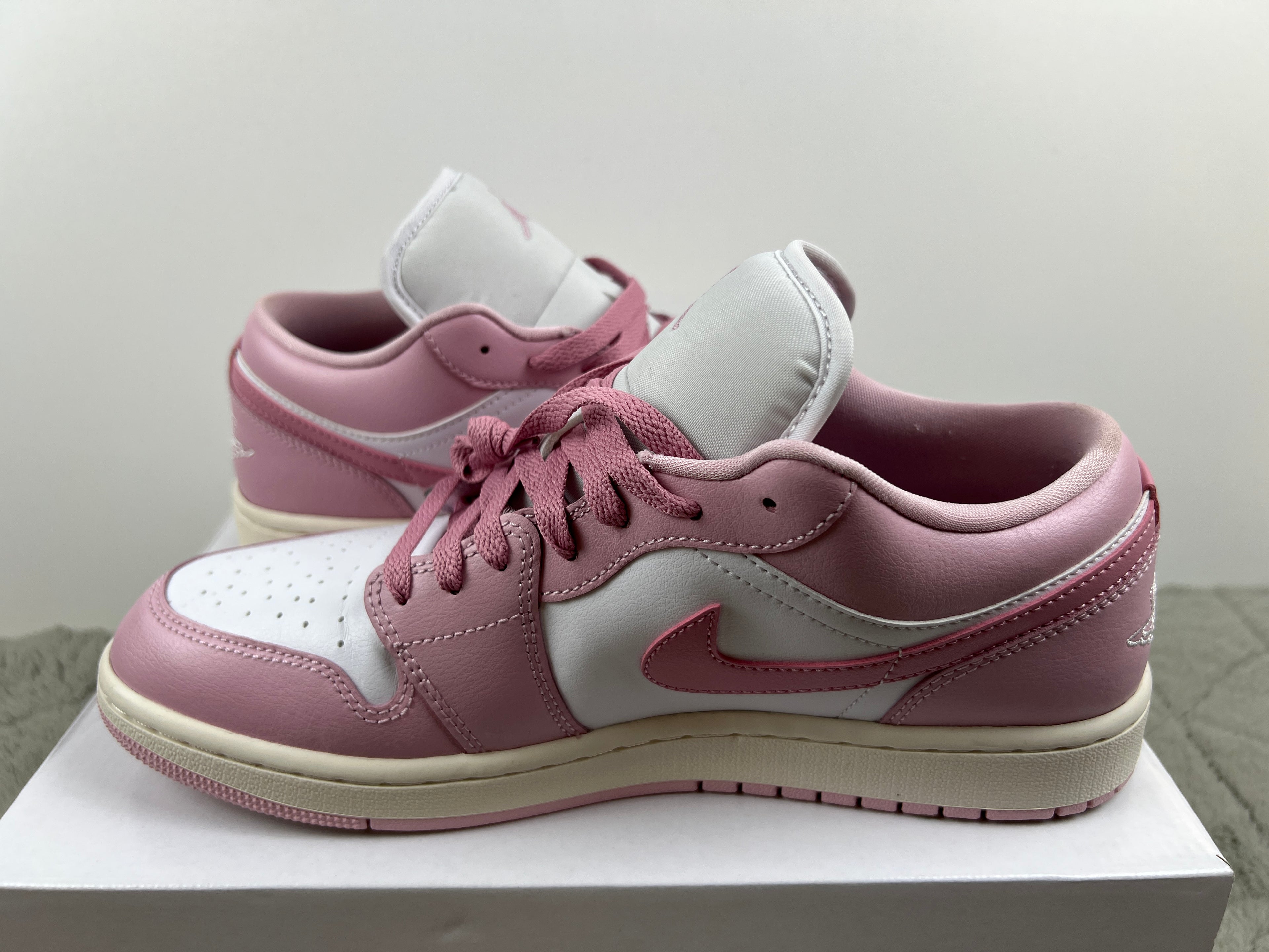 NIKE AIR JORDAN 1 LOW