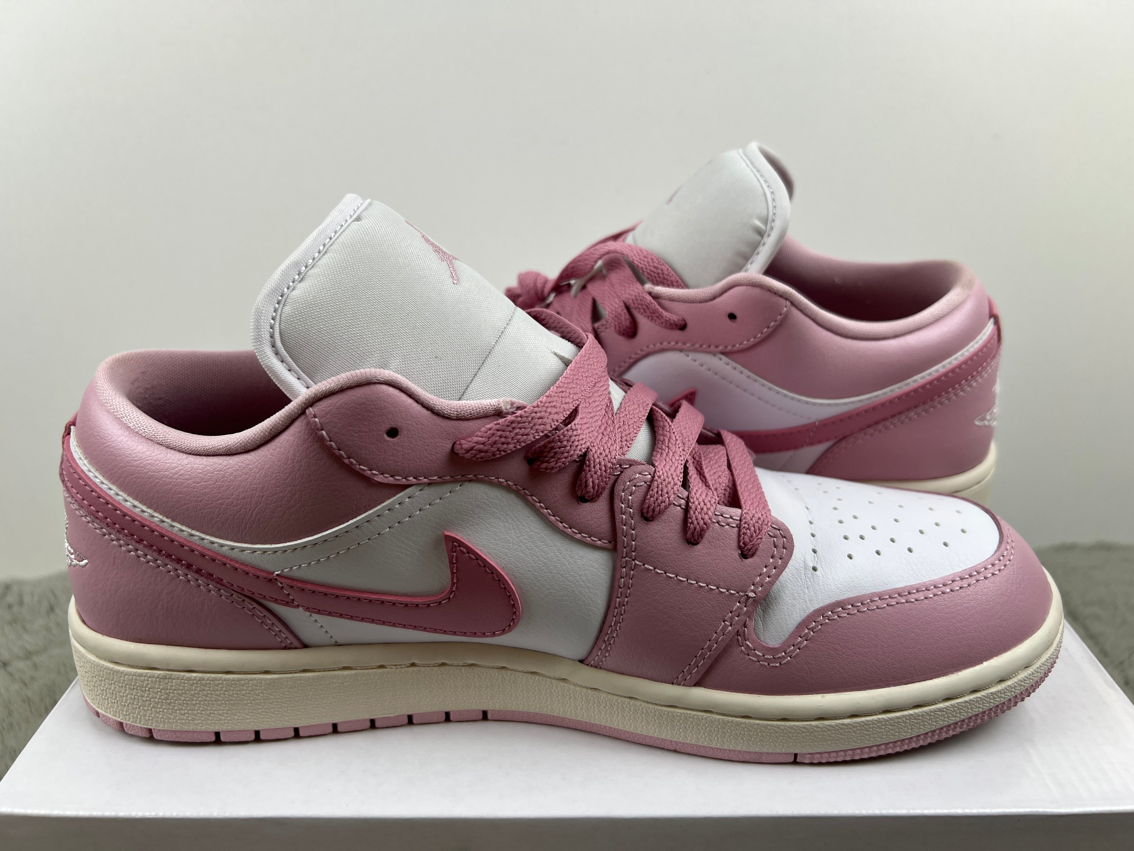 NIKE AIR JORDAN 1 LOW