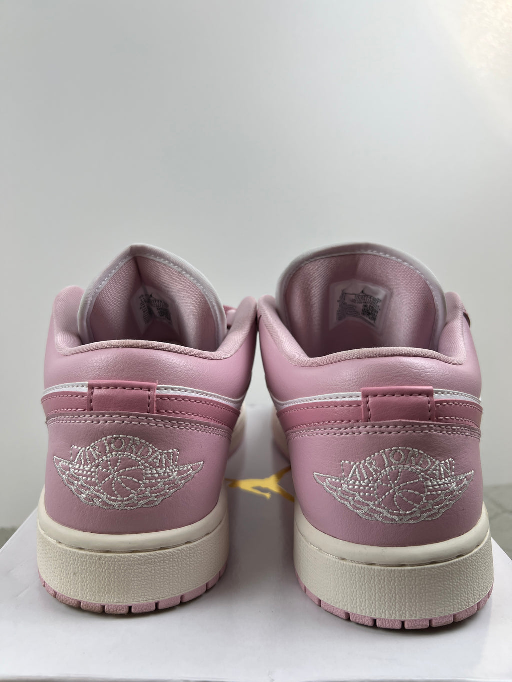 NIKE AIR JORDAN 1 LOW