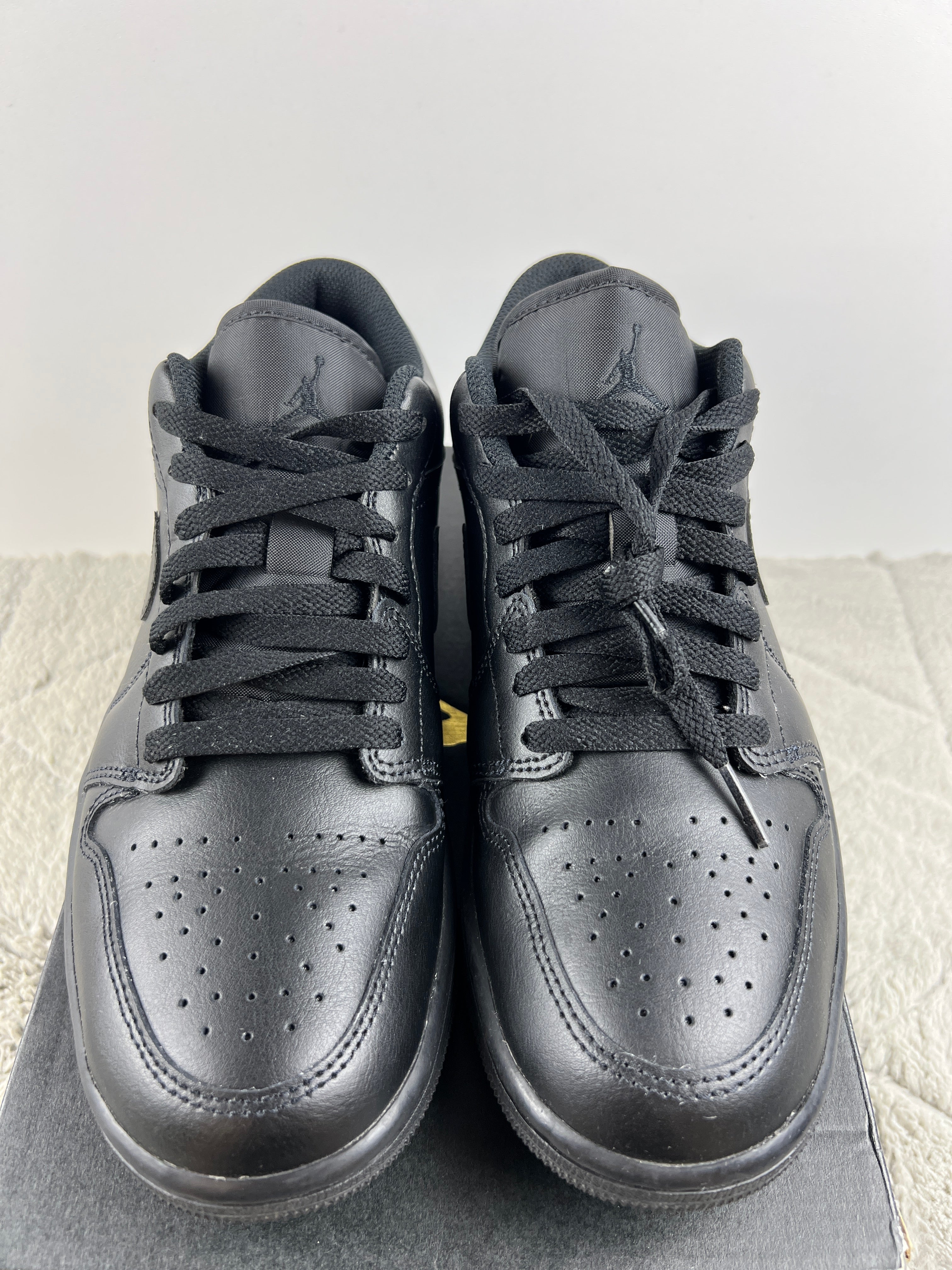 NIKE AIR JORDAN 1 LOW