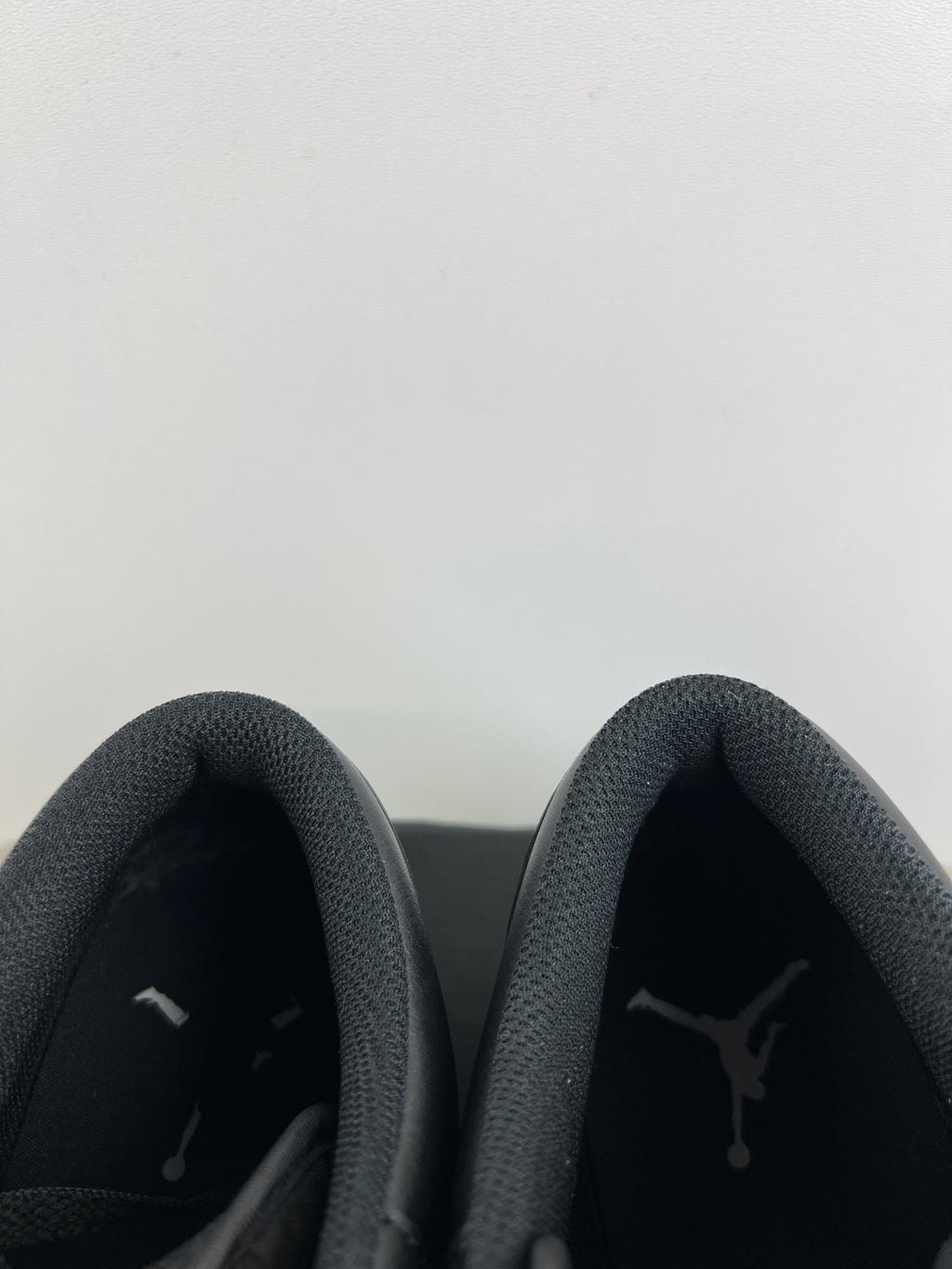 NIKE AIR JORDAN 1 LOW