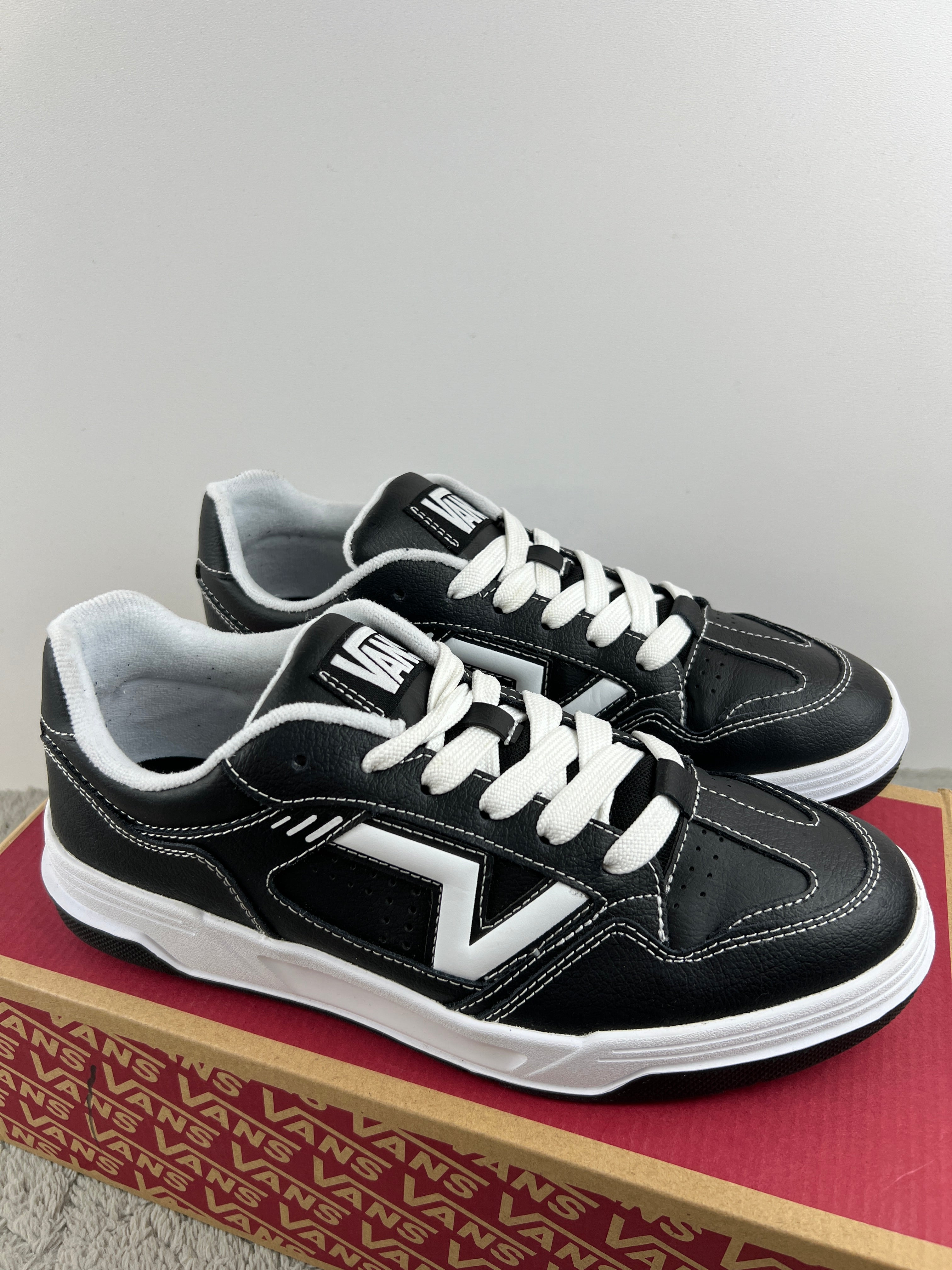 VANS UPLAND