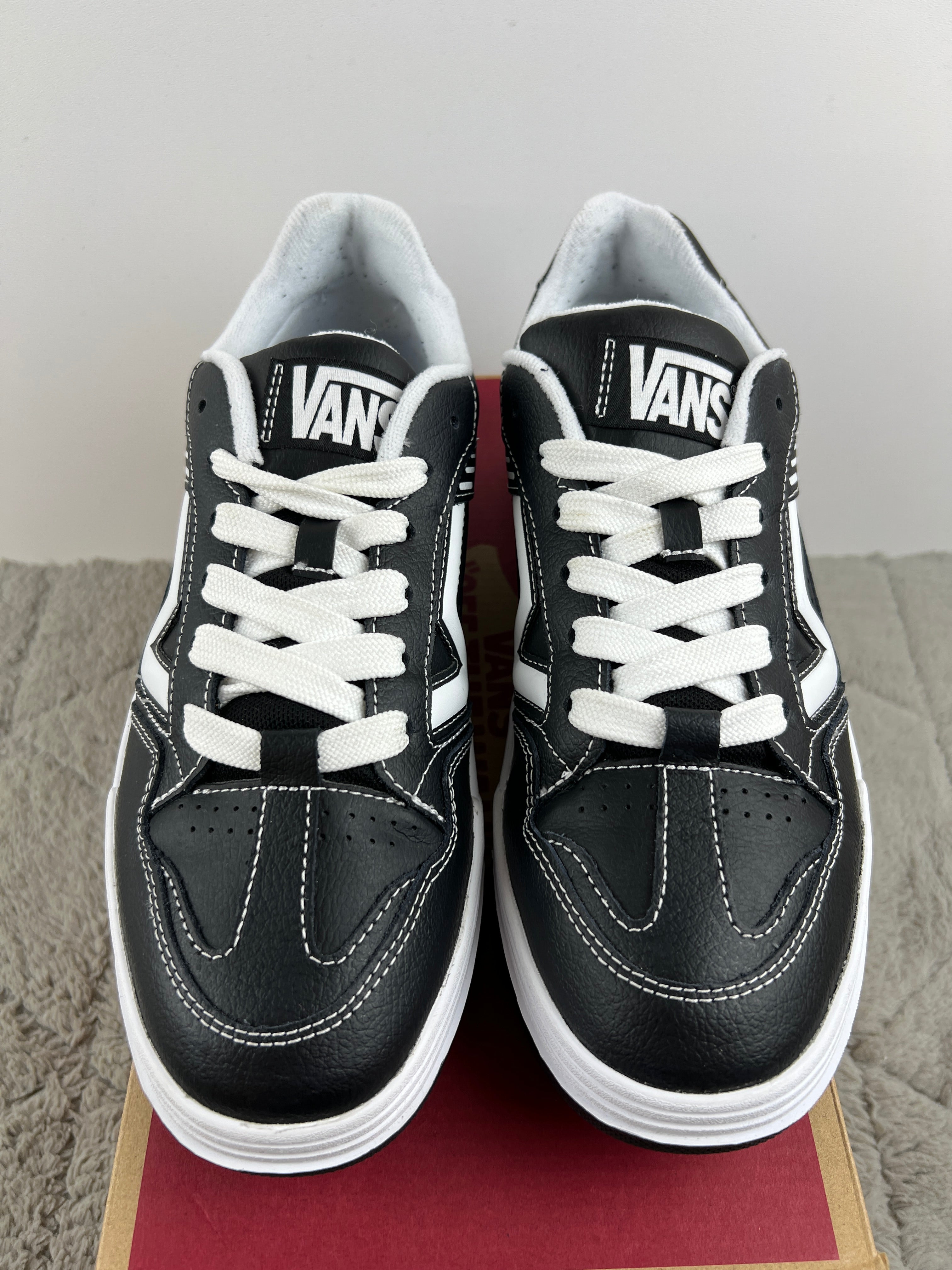 VANS UPLAND