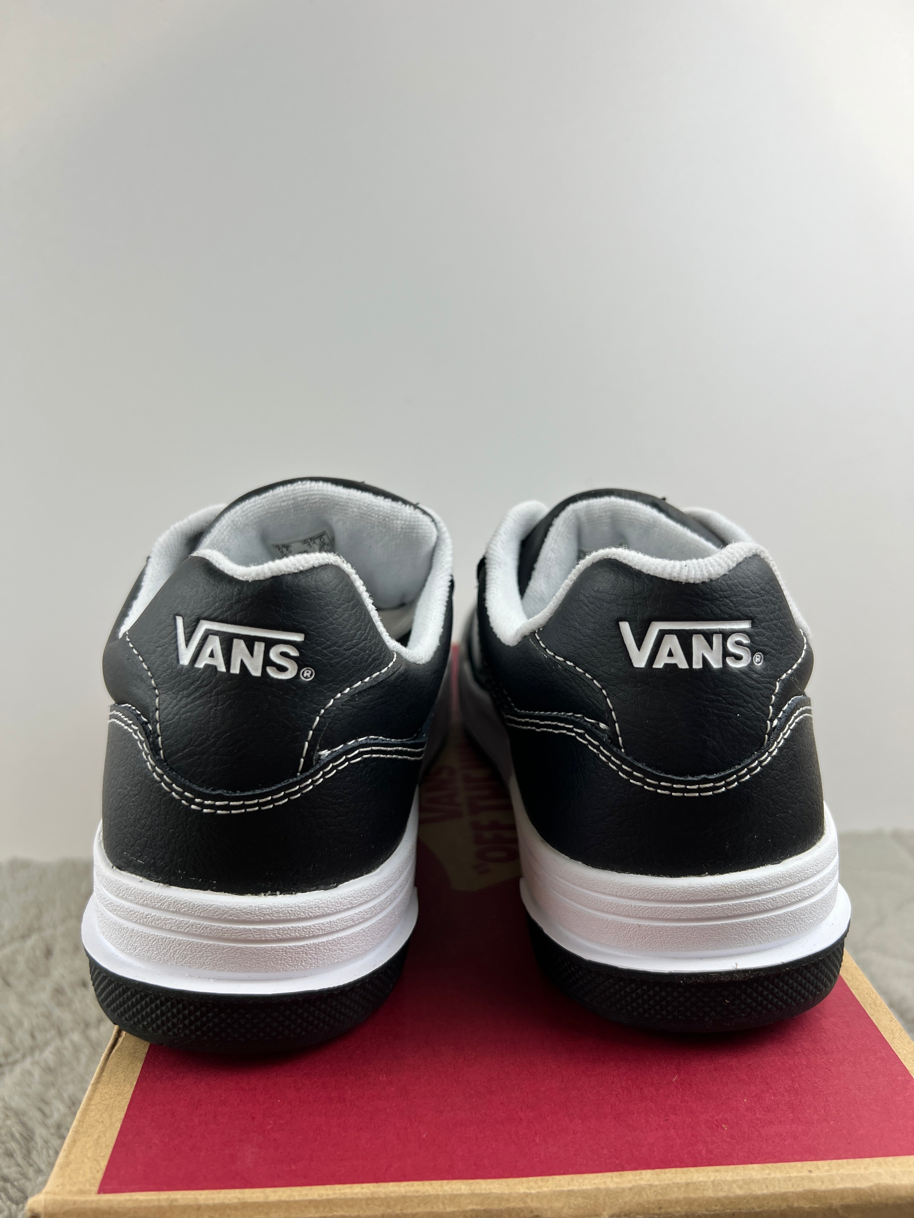 VANS UPLAND