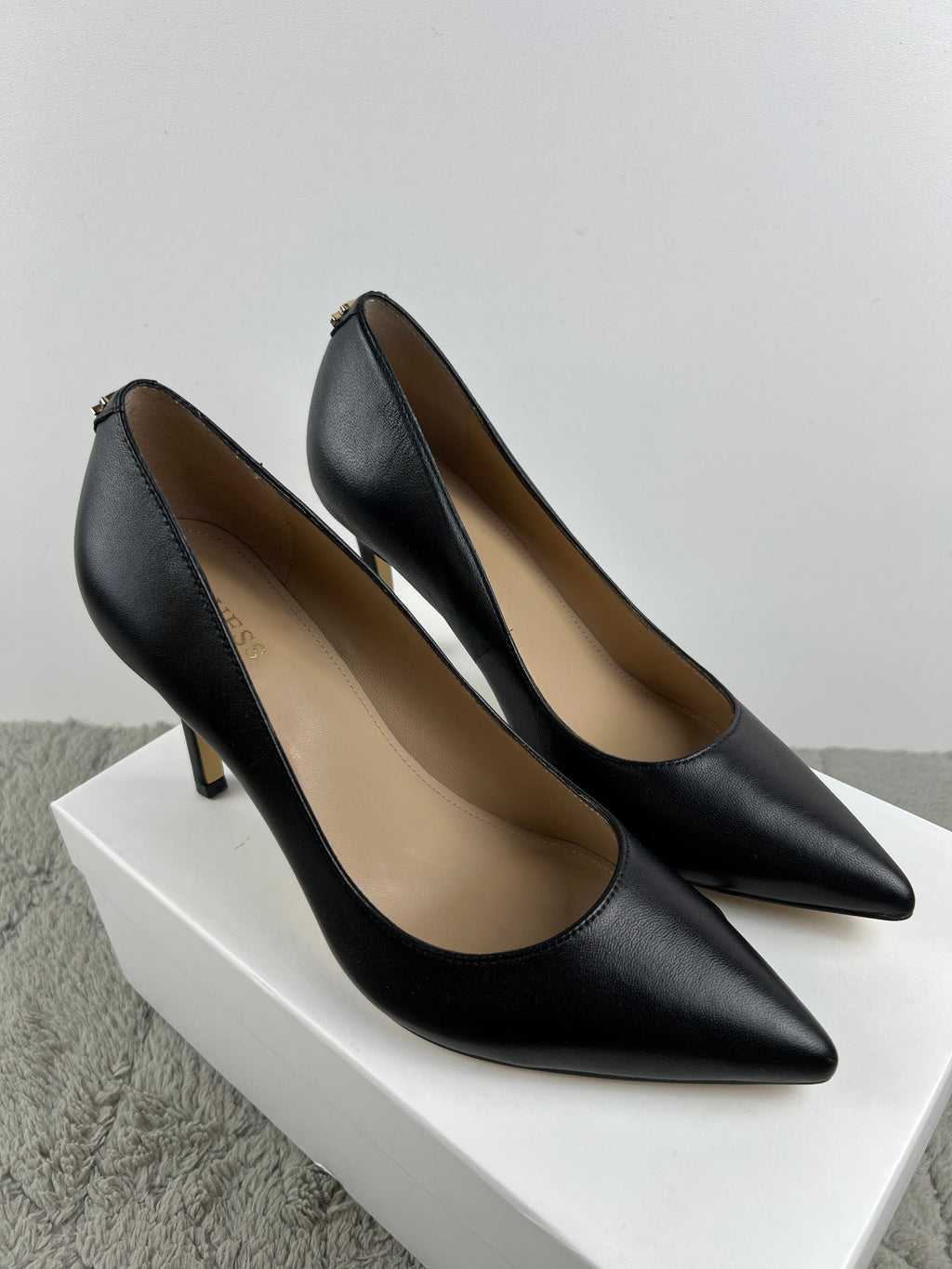 GUESS HEELS
