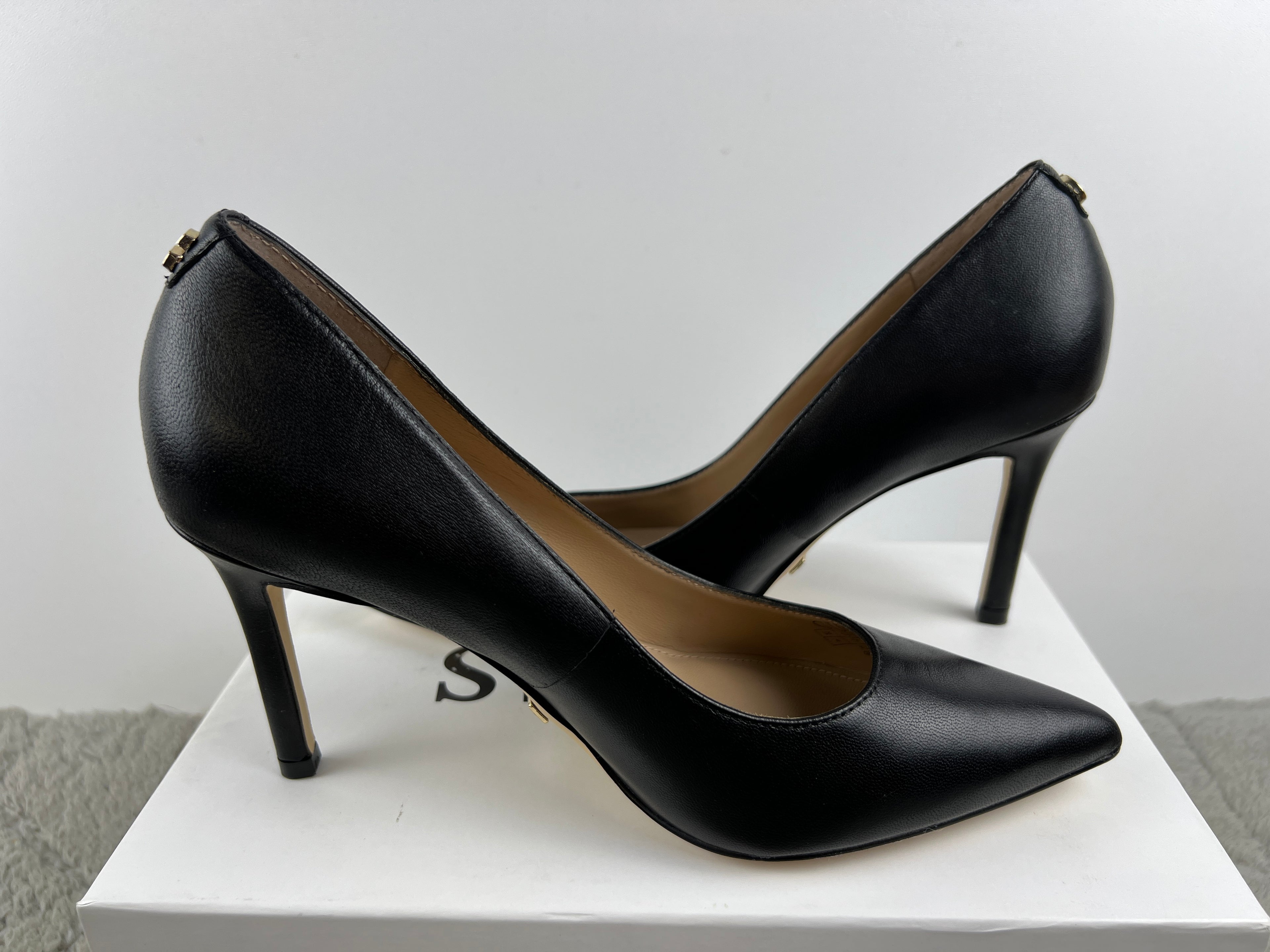 GUESS HEELS