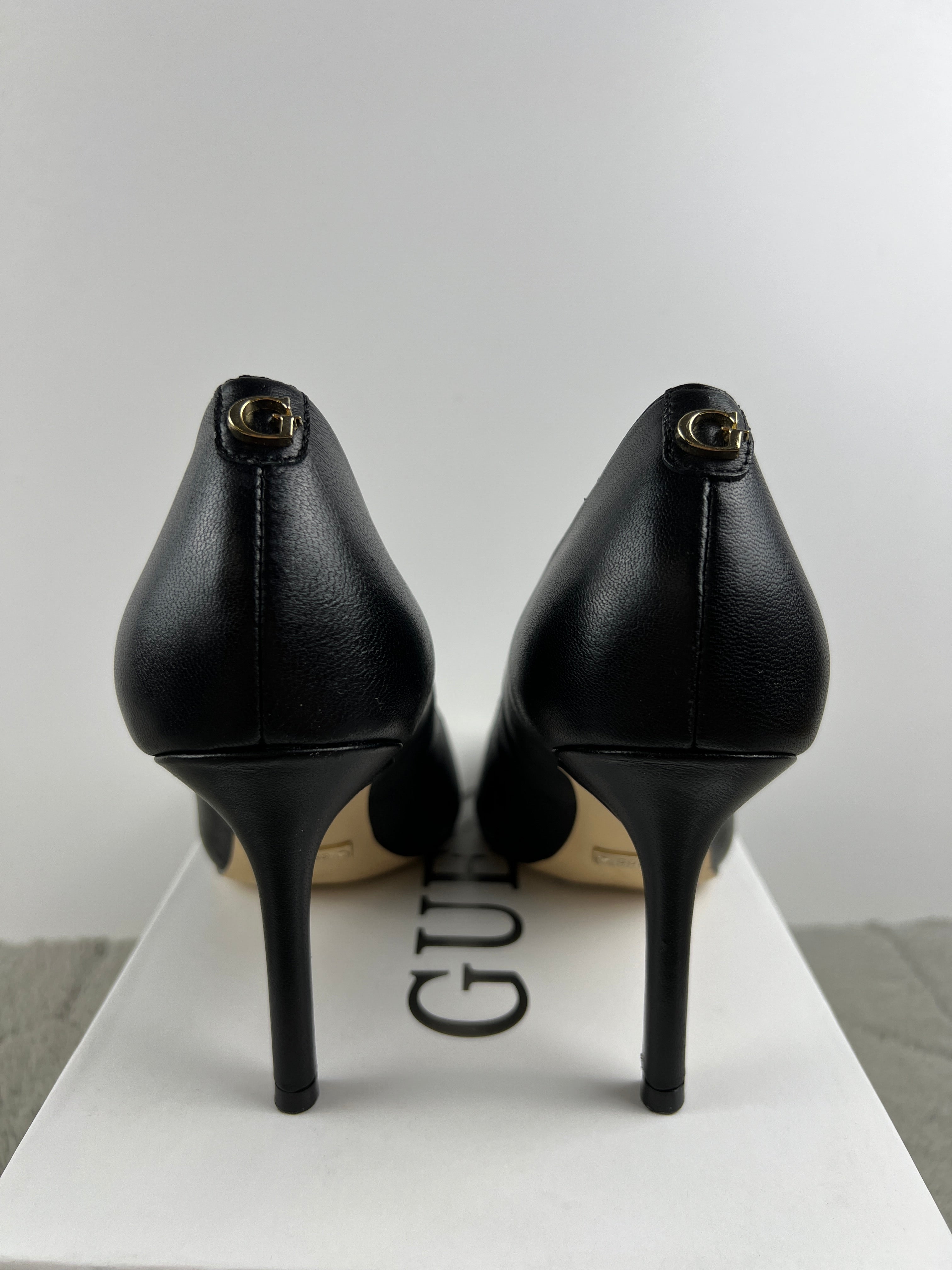 GUESS HEELS