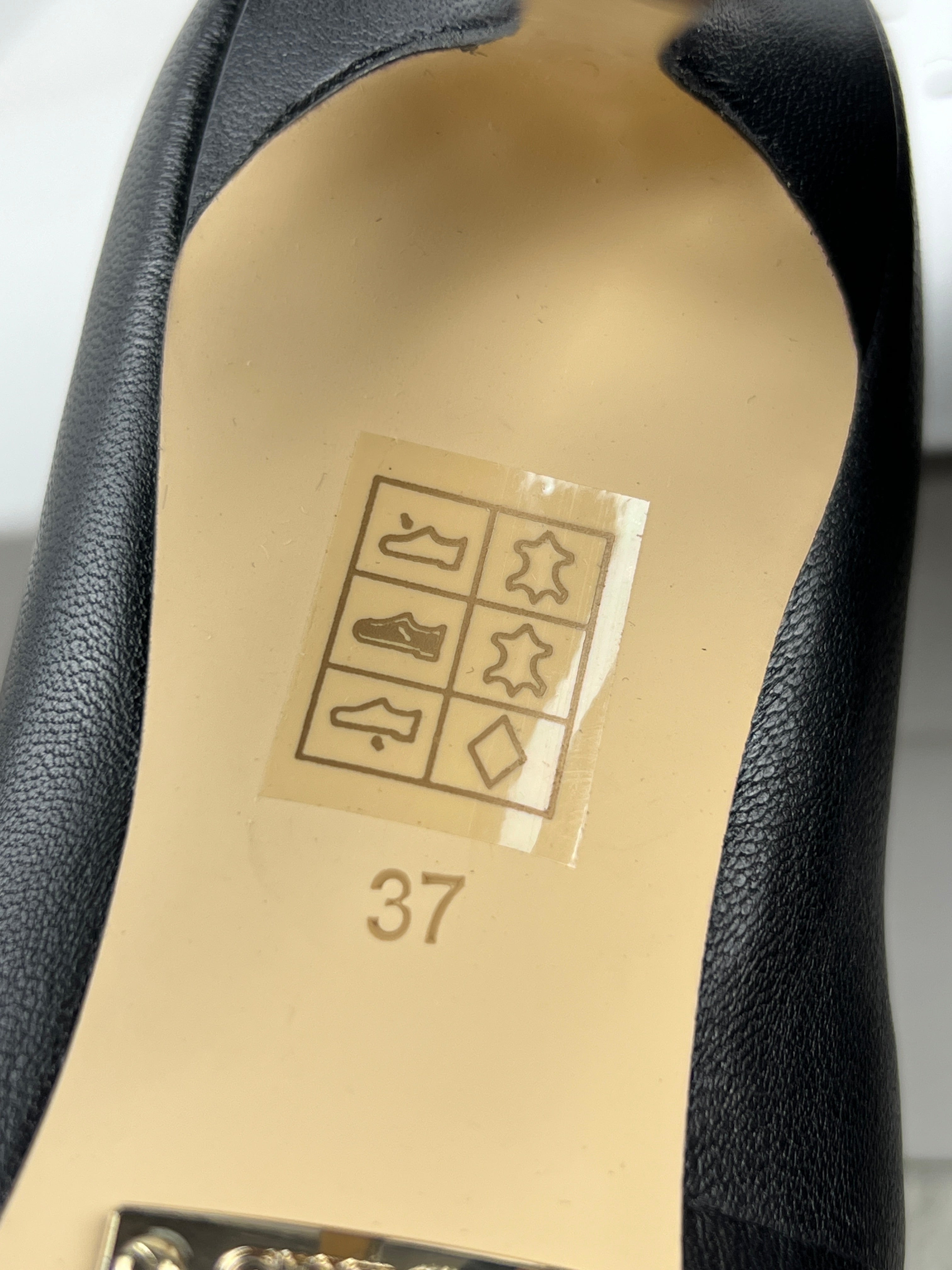 GUESS HEELS